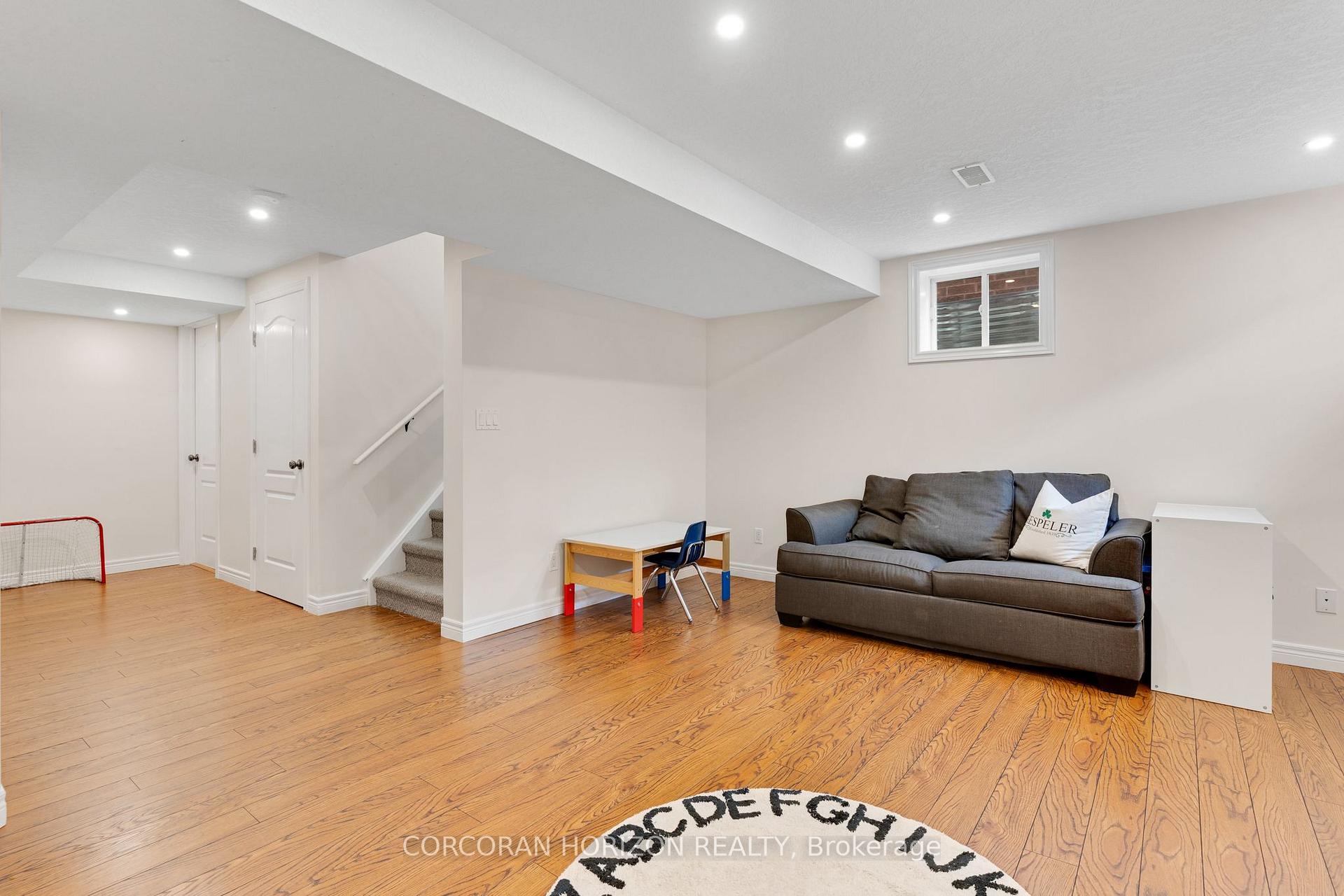 Photo 39 of 32 Chase Crescent, Cambridge, Silver Heights — HOMEH