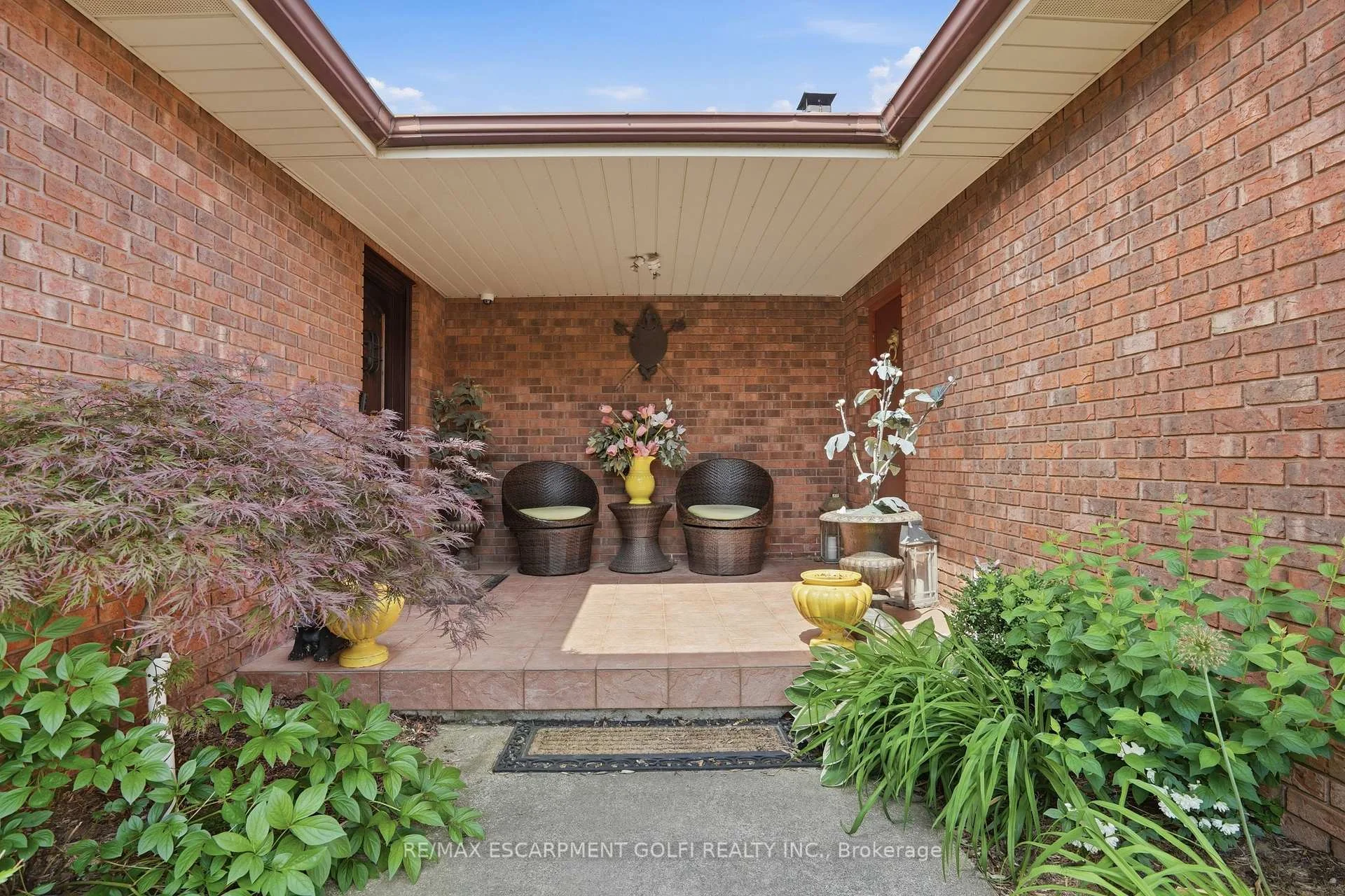 Photo 4 of 710 Concession 2 Road, Niagara Falls, Stamford — HOMEH