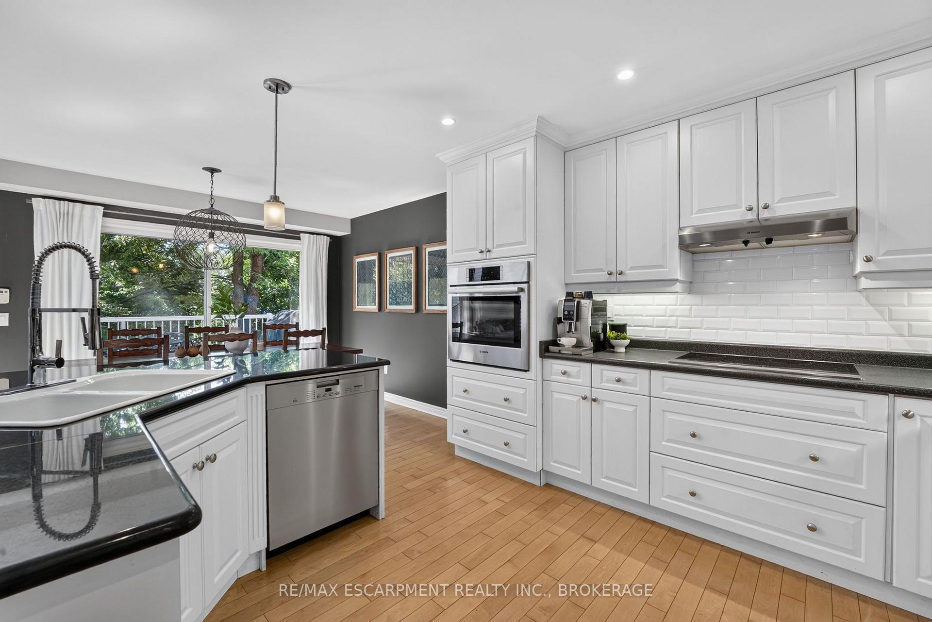 Photo 13 of 3 Black Walnut Common, St. Catharines, Grapeview — HOMEH
