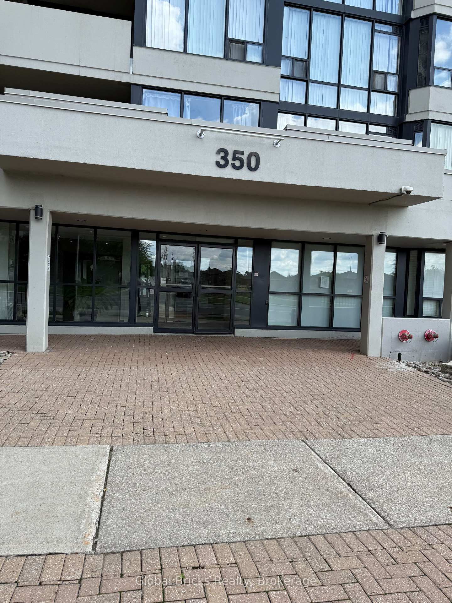 Front of Unit 707, 350 Rathburn Road W