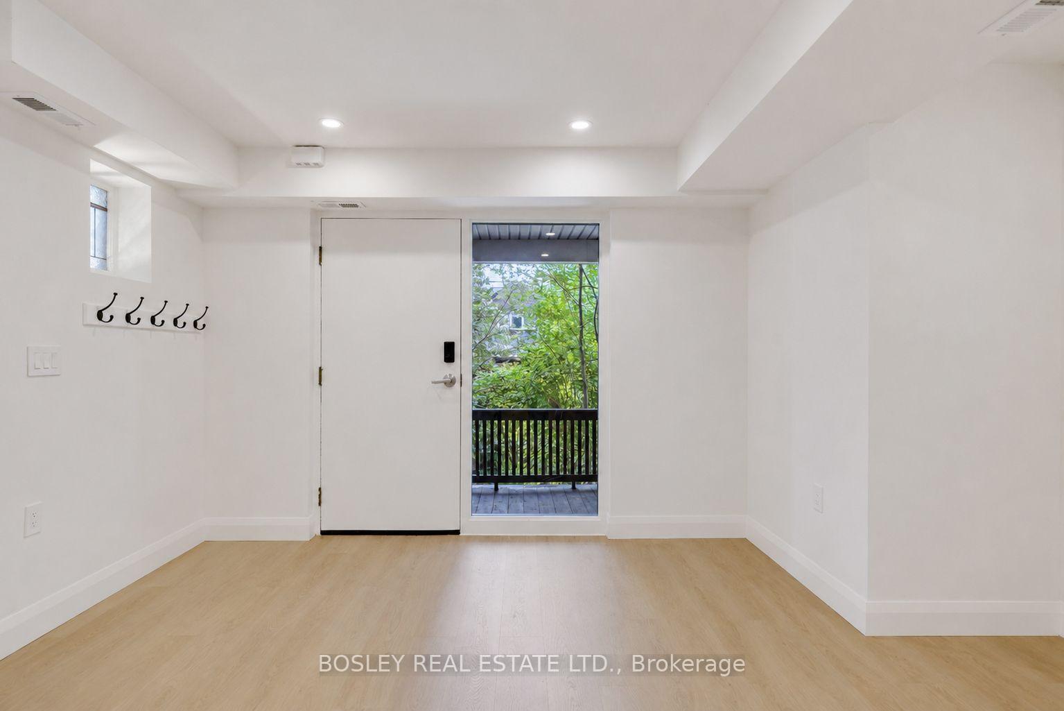 Photo 4 of Unit B, 225 Gainsborough Road, Toronto, Woodbine Corridor — HOMEH