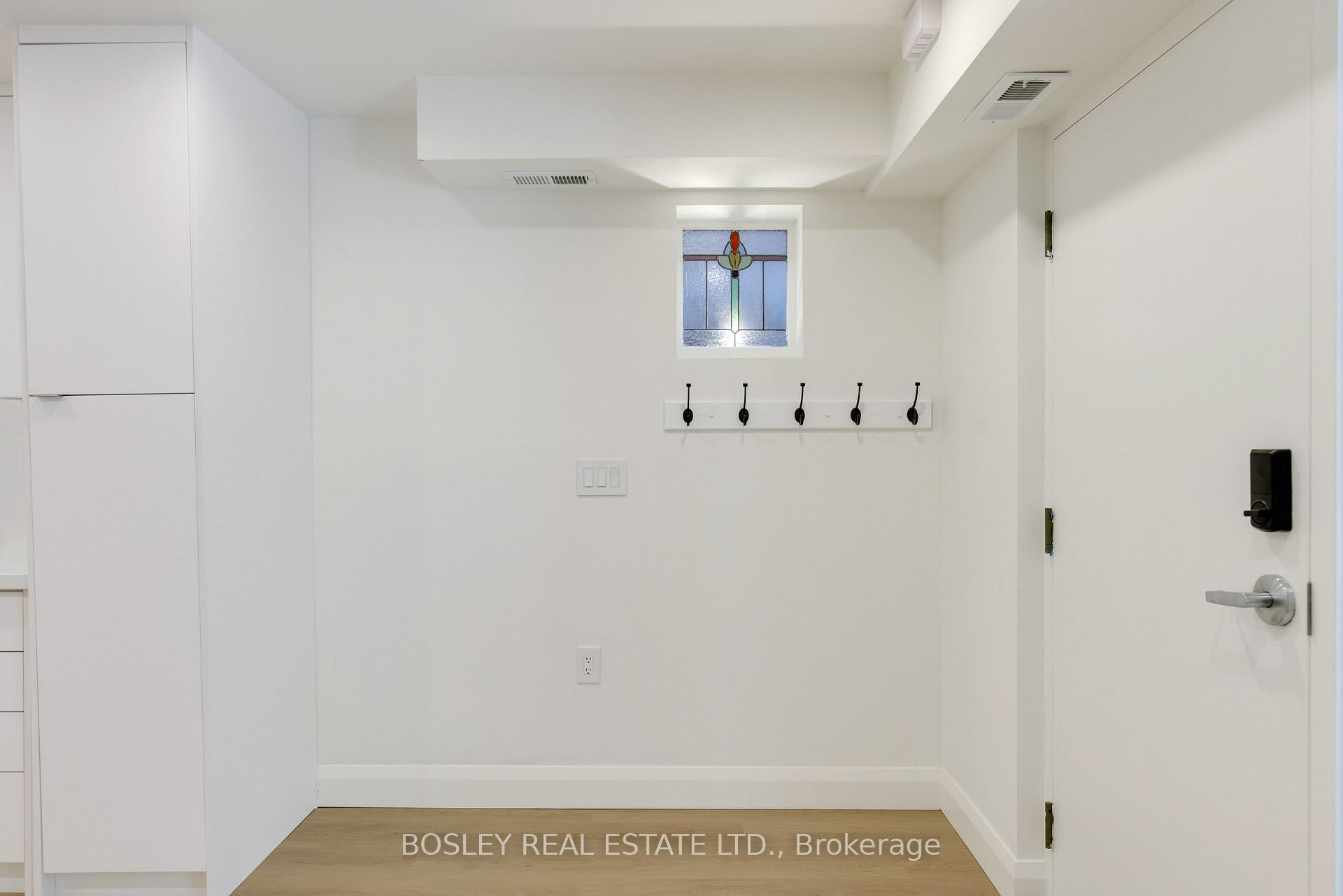 Photo 5 of Unit B, 225 Gainsborough Road, Toronto, Woodbine Corridor — HOMEH