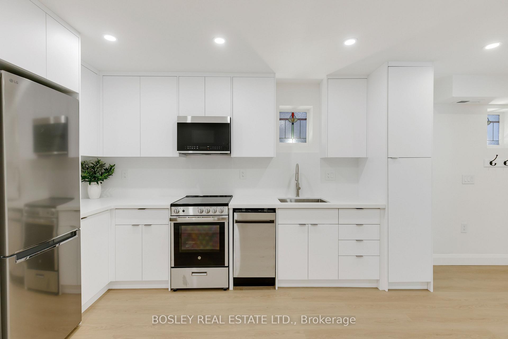 Photo 11 of Unit B, 225 Gainsborough Road, Toronto, Woodbine Corridor — HOMEH