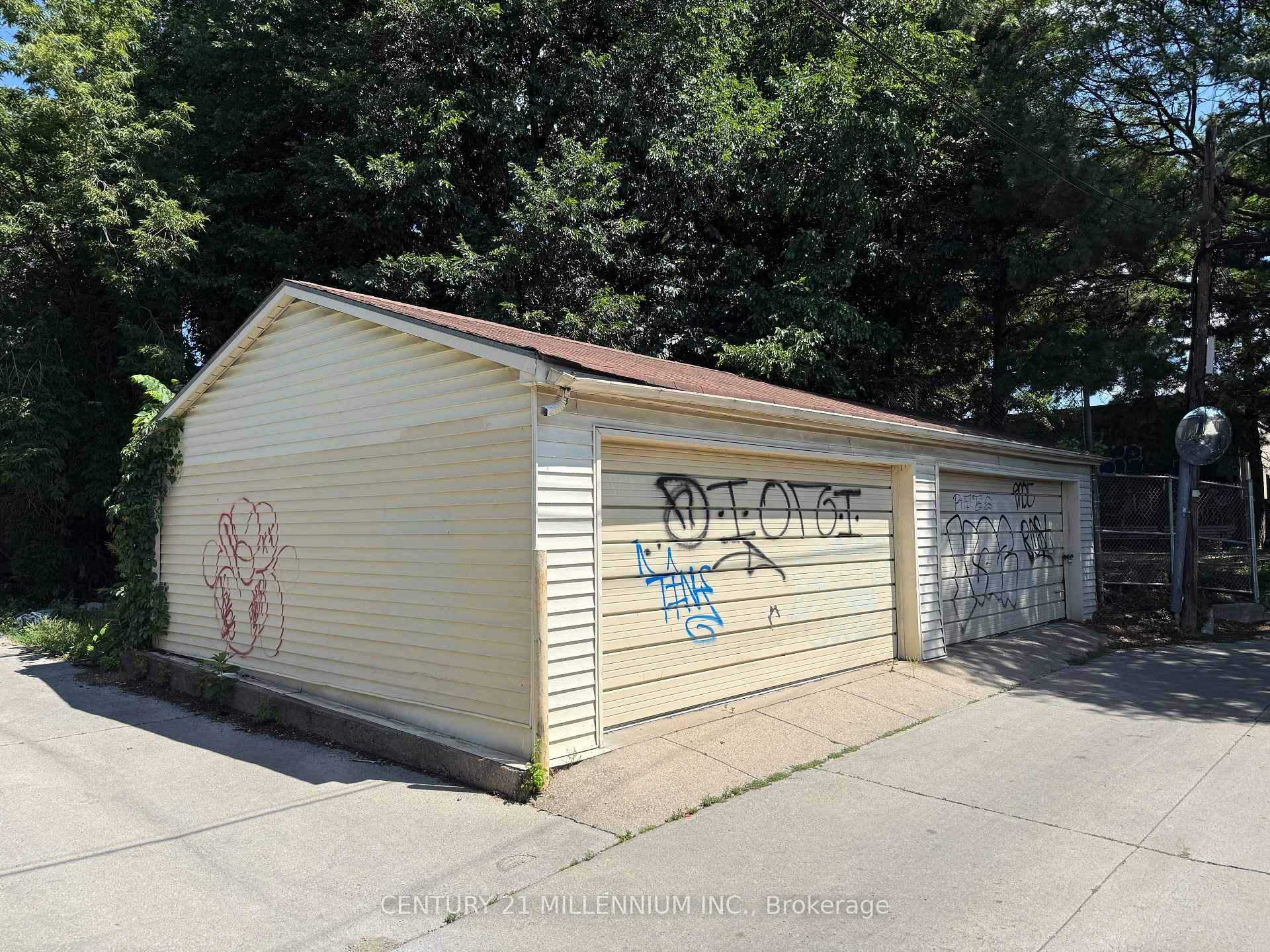 Photo 1 of 275R Lansdowne Avenue, Toronto, Little Portugal — HOMEH
