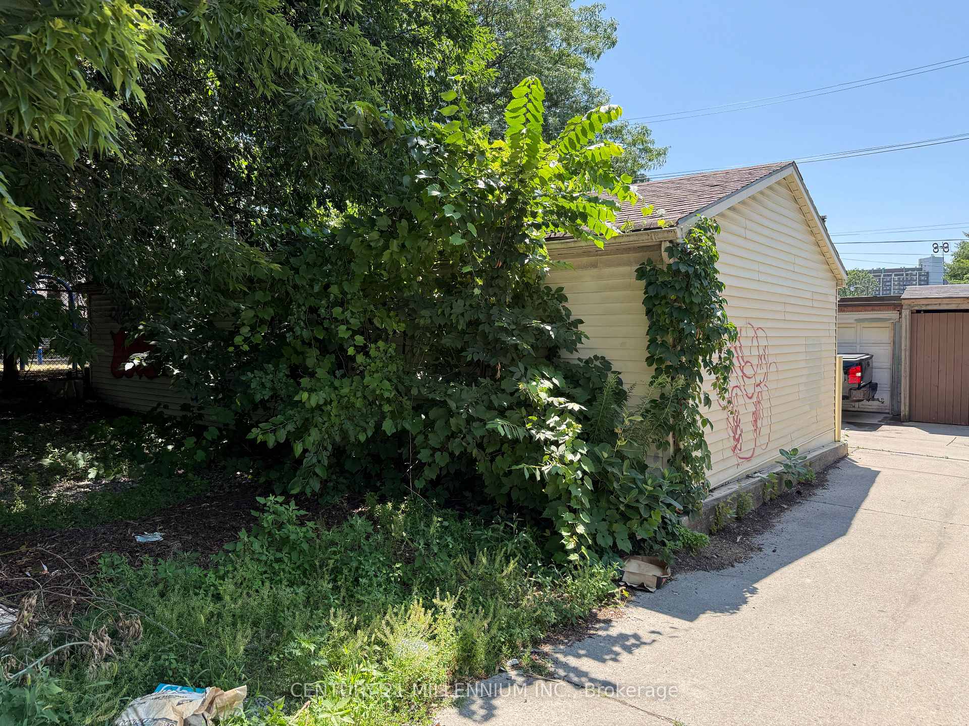 Photo 4 of 275R Lansdowne Avenue, Toronto, Little Portugal — HOMEH