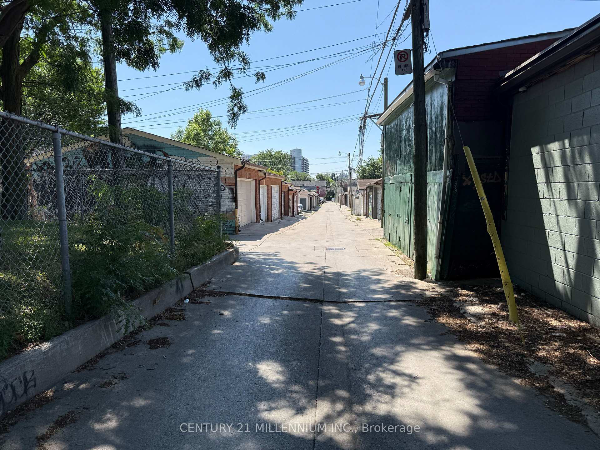 Photo 11 of 275R Lansdowne Avenue, Toronto, Little Portugal — HOMEH