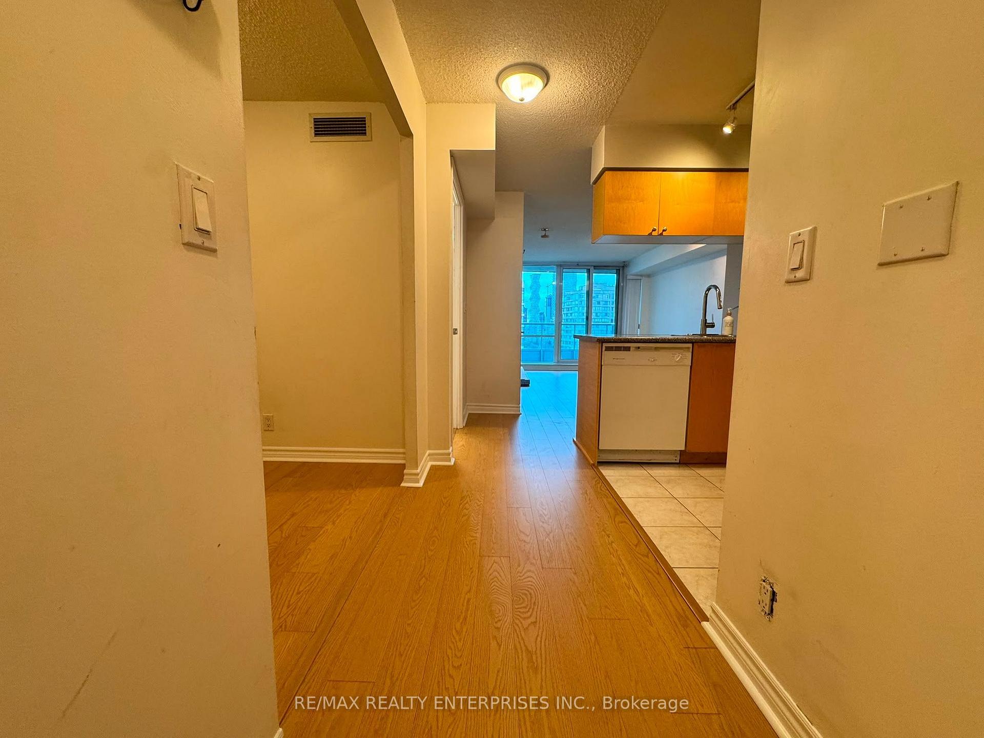 Photo 2 of Unit 2107, 1 Elm Drive W, Mississauga, City Centre — HOMEH