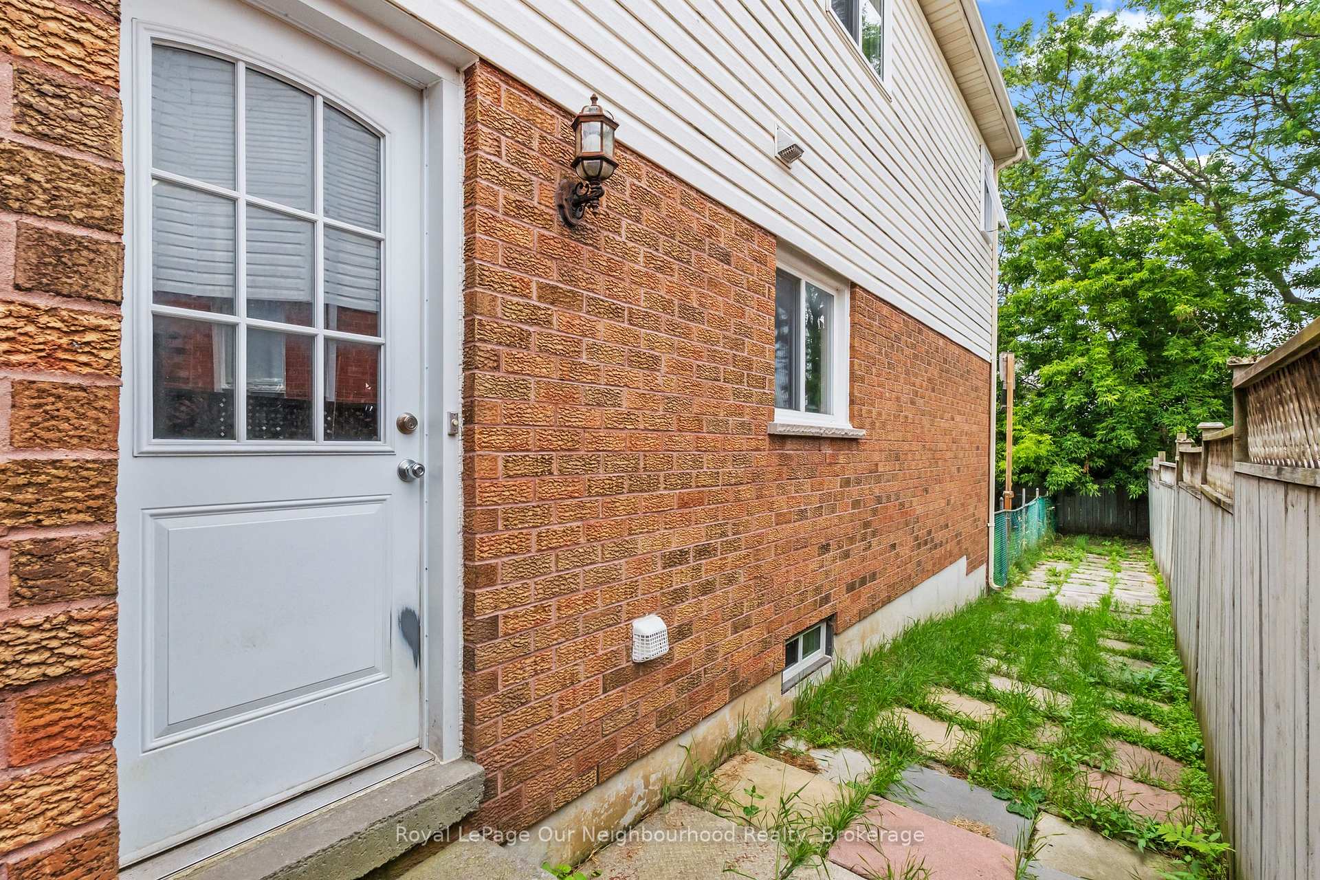 Photo 25 of 56 Glenabbey Drive, Clarington, Courtice — HOMEH