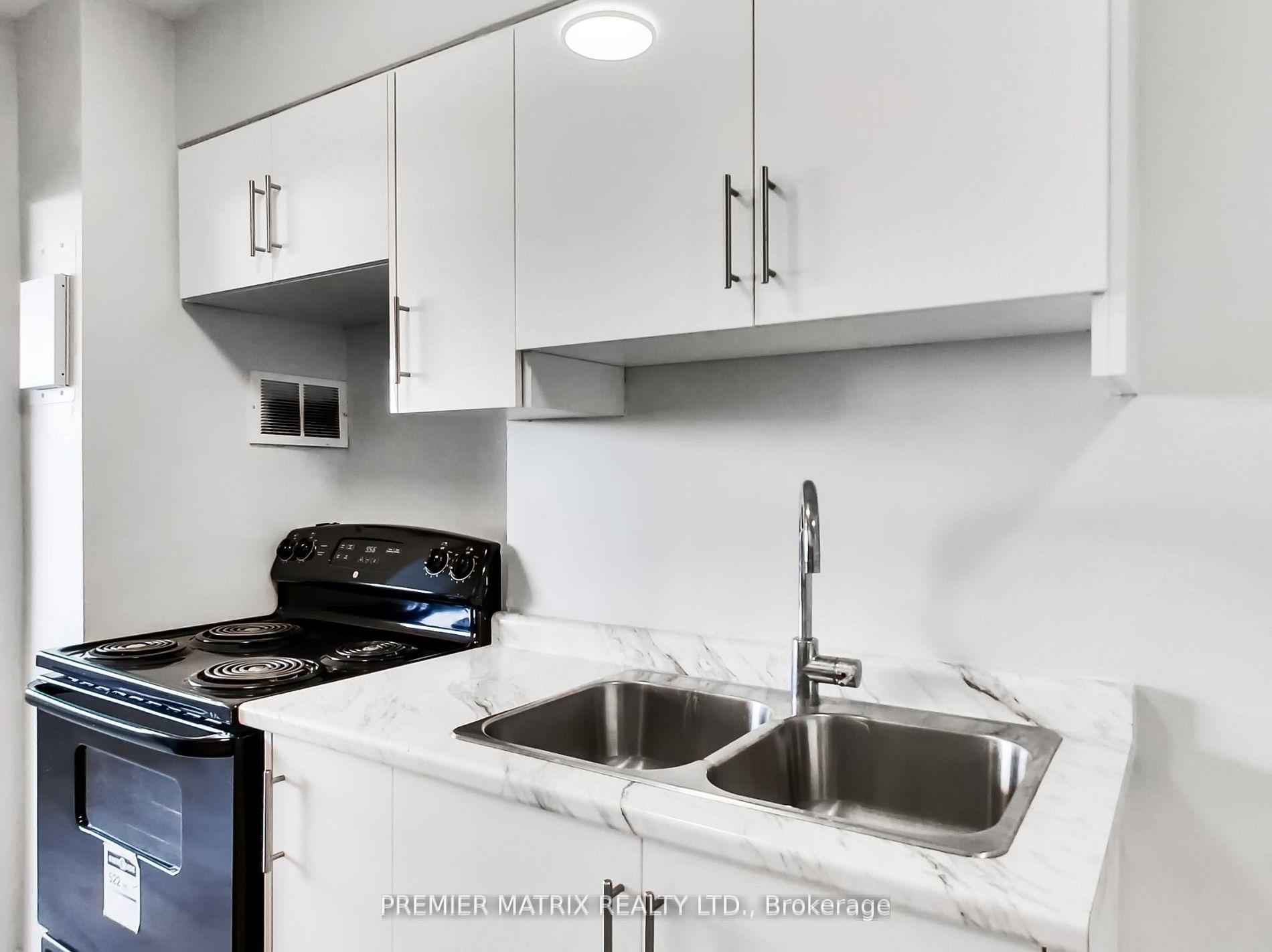 Photo 7 of Unit 907, 65 Thorncliffe Park Drive, Toronto, Thorncliffe Park — HOMEH