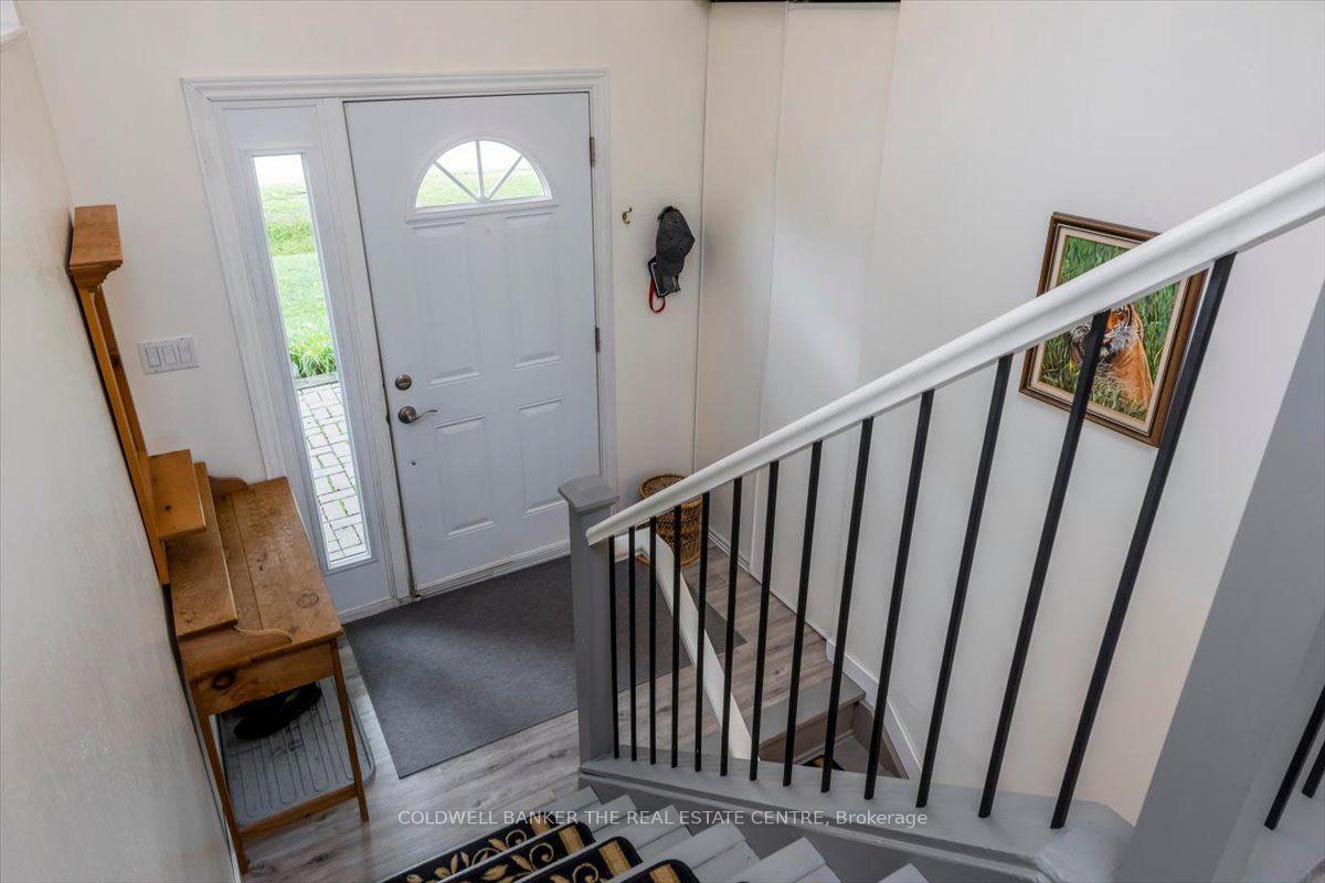 Photo 4 of 2593 Lawrence Avenue, Innisfil, Stroud — HOMEH