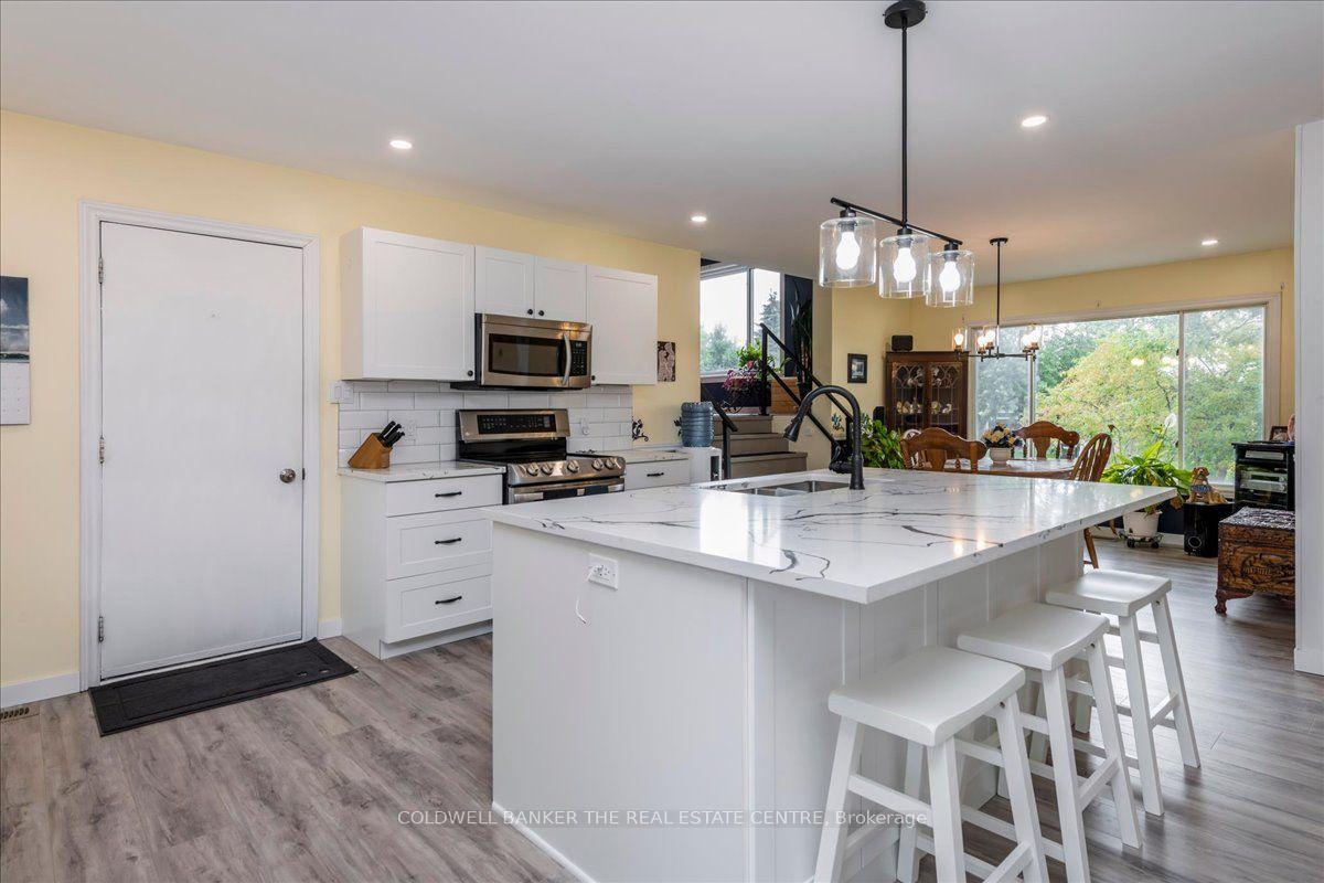 Photo 10 of 2593 Lawrence Avenue, Innisfil, Stroud — HOMEH