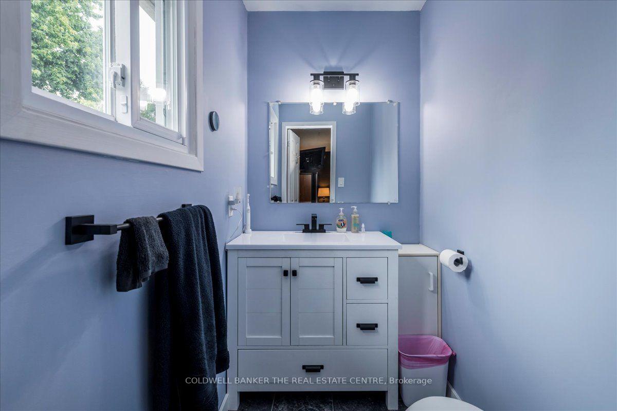 Photo 17 of 2593 Lawrence Avenue, Innisfil, Stroud — HOMEH