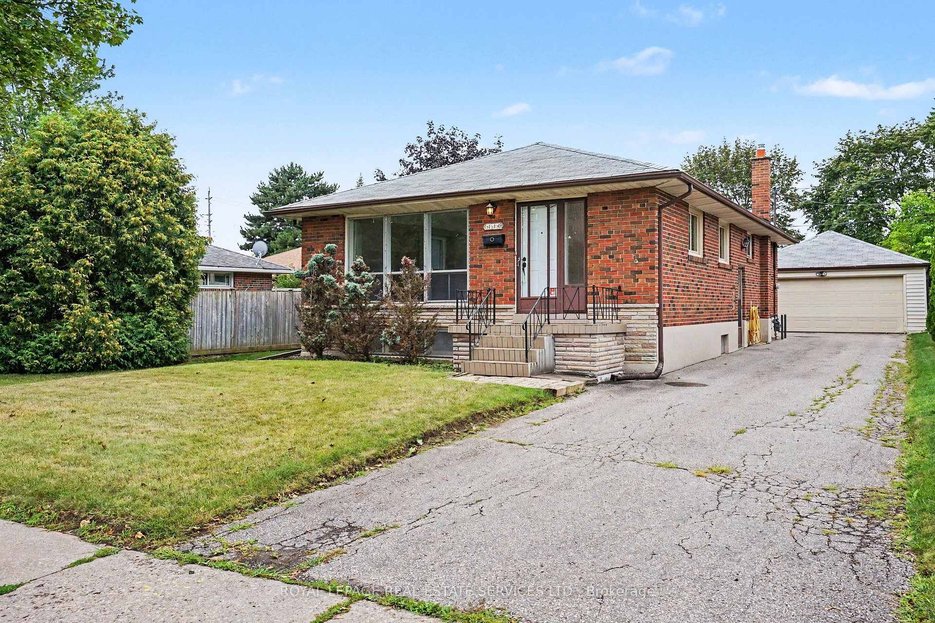 Photo 2 of 110 Celestine Drive, Etobicoke, Willowridge-Martingrove-Richview — HOMEH