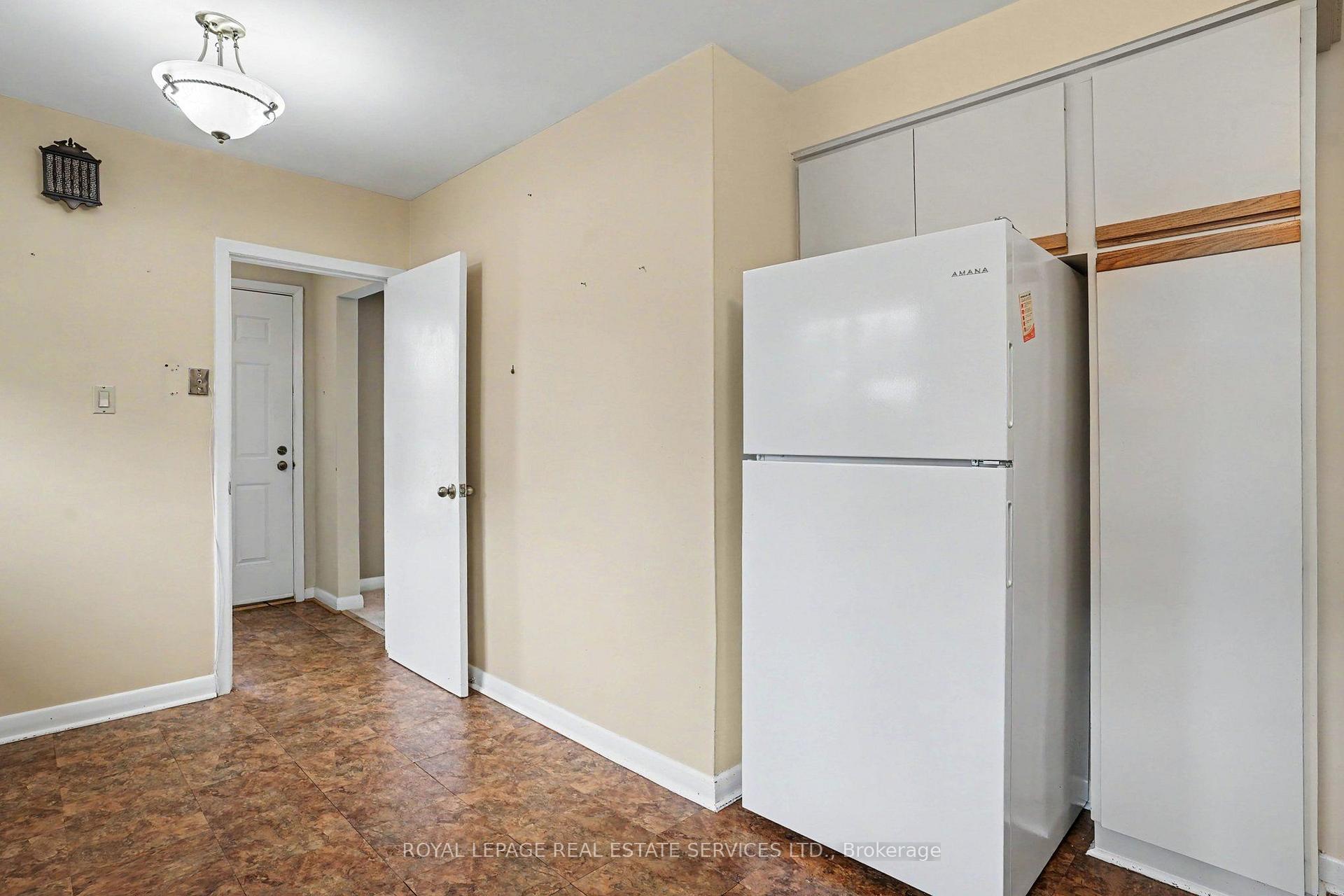 Photo 7 of 110 Celestine Drive, Etobicoke, Willowridge-Martingrove-Richview — HOMEH