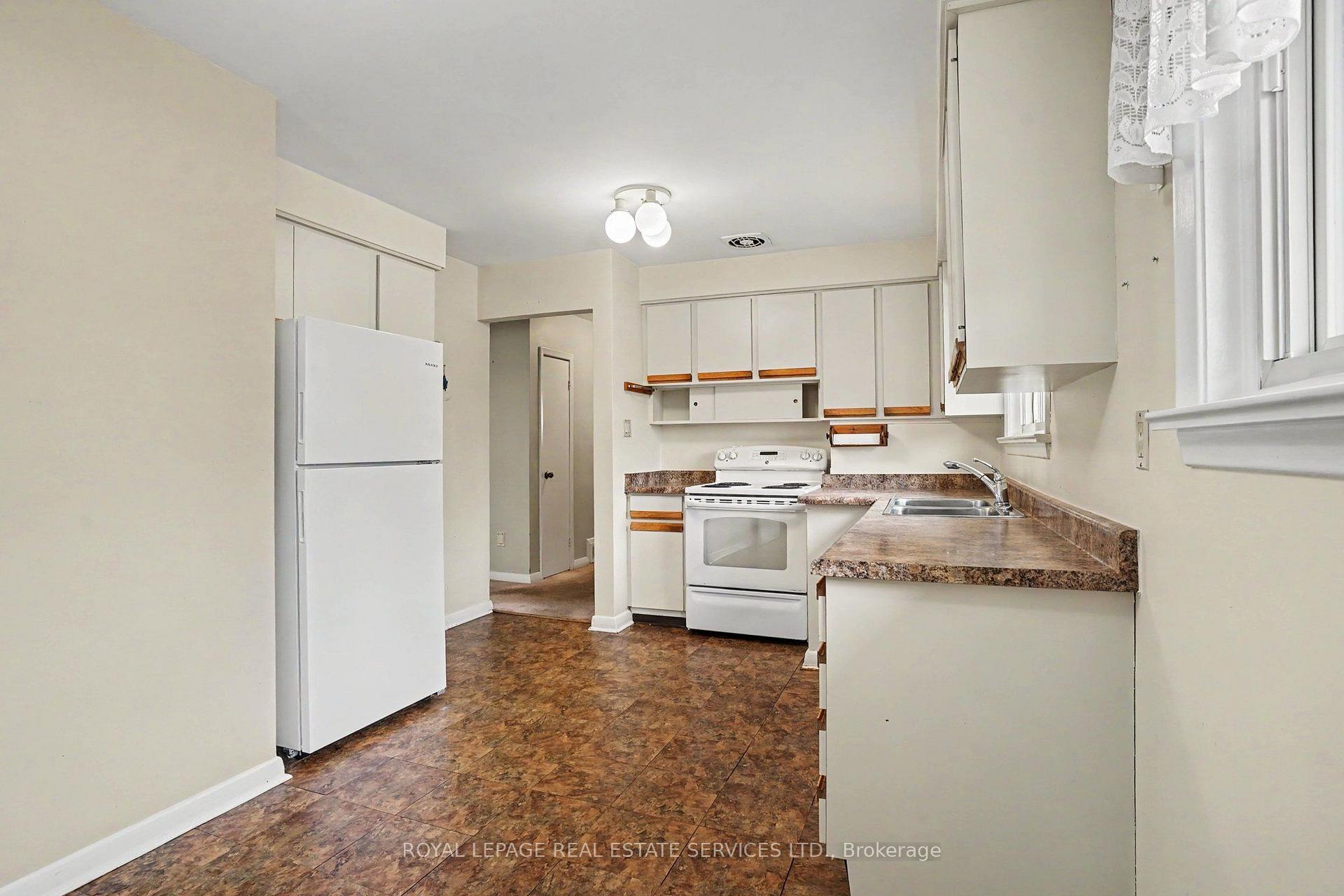 Photo 8 of 110 Celestine Drive, Etobicoke, Willowridge-Martingrove-Richview — HOMEH