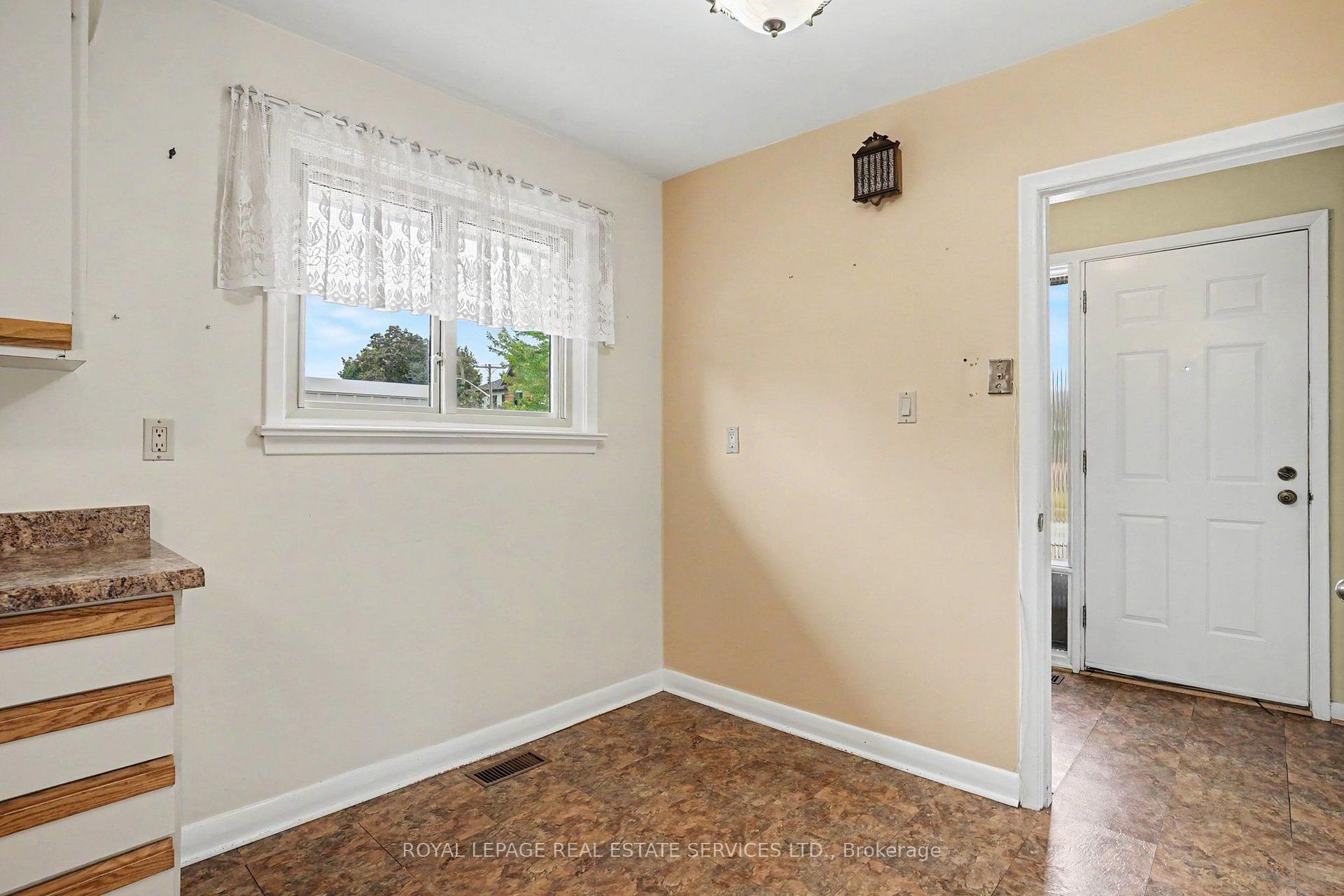 Photo 10 of 110 Celestine Drive, Etobicoke, Willowridge-Martingrove-Richview — HOMEH