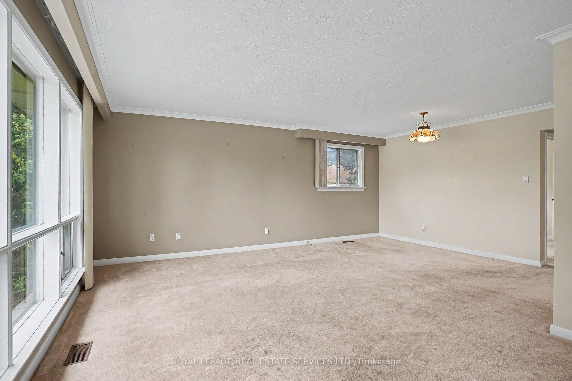 Photo 11 of 110 Celestine Drive, Etobicoke, Willowridge-Martingrove-Richview — HOMEH