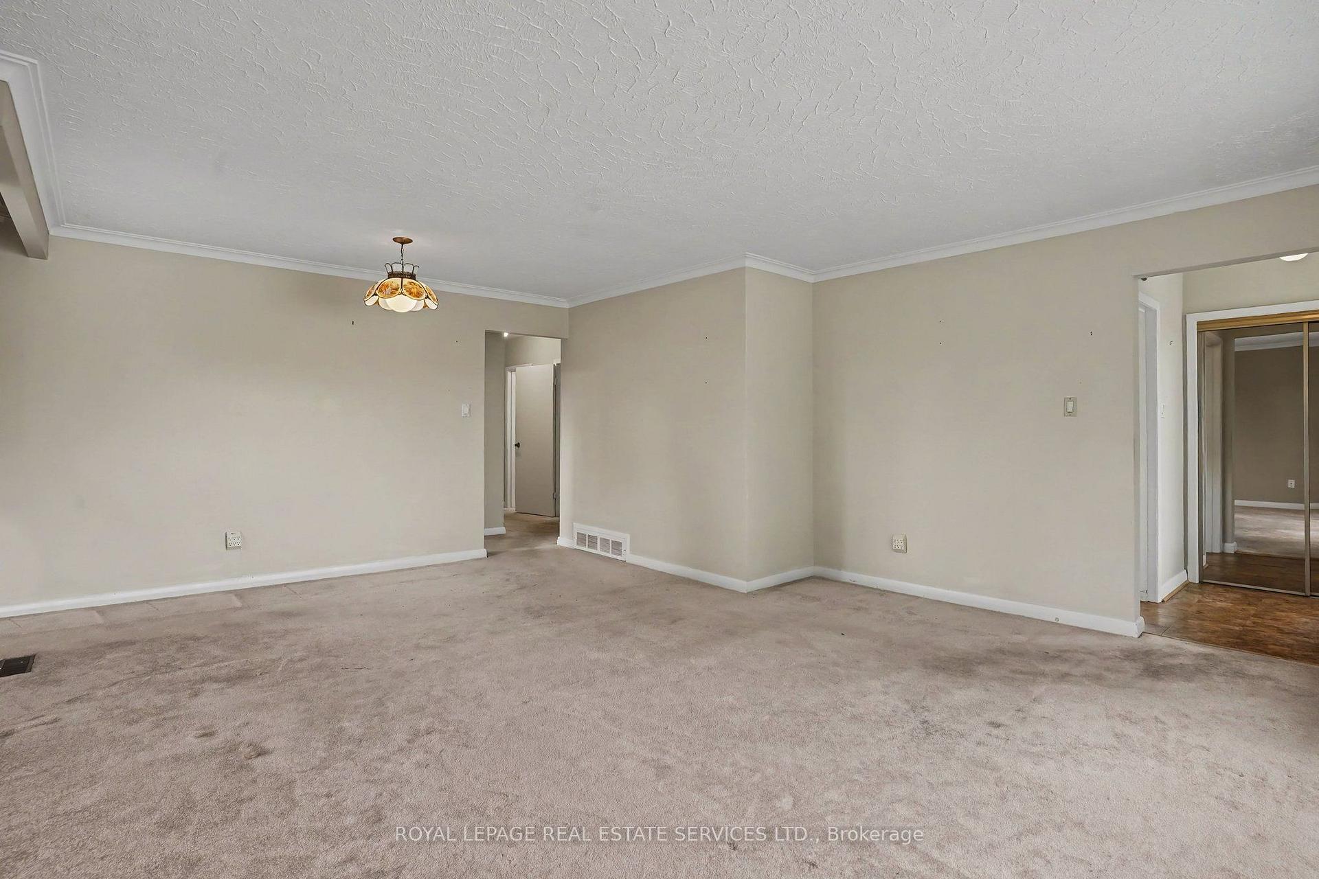 Photo 12 of 110 Celestine Drive, Etobicoke, Willowridge-Martingrove-Richview — HOMEH