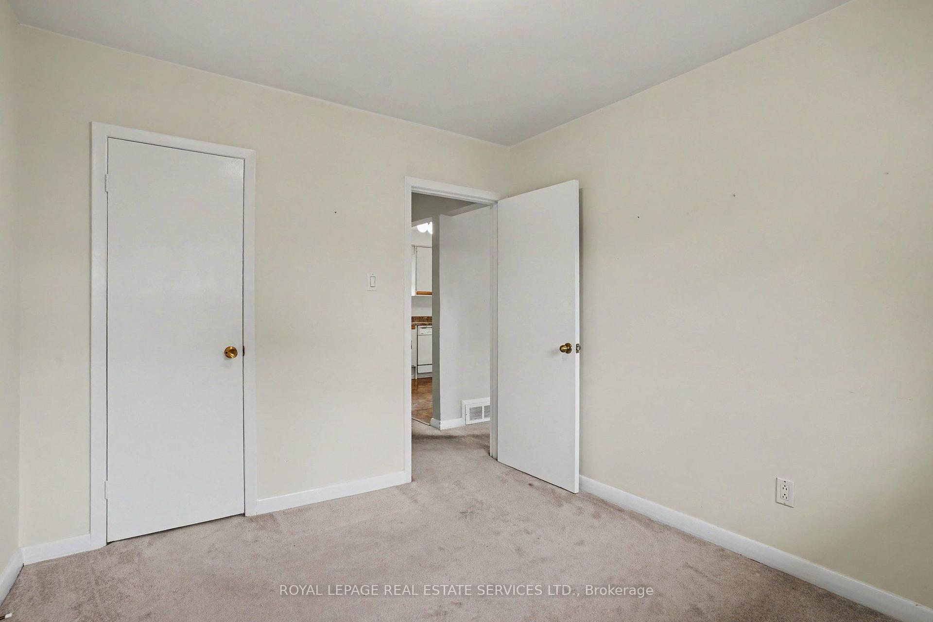 Photo 13 of 110 Celestine Drive, Etobicoke, Willowridge-Martingrove-Richview — HOMEH