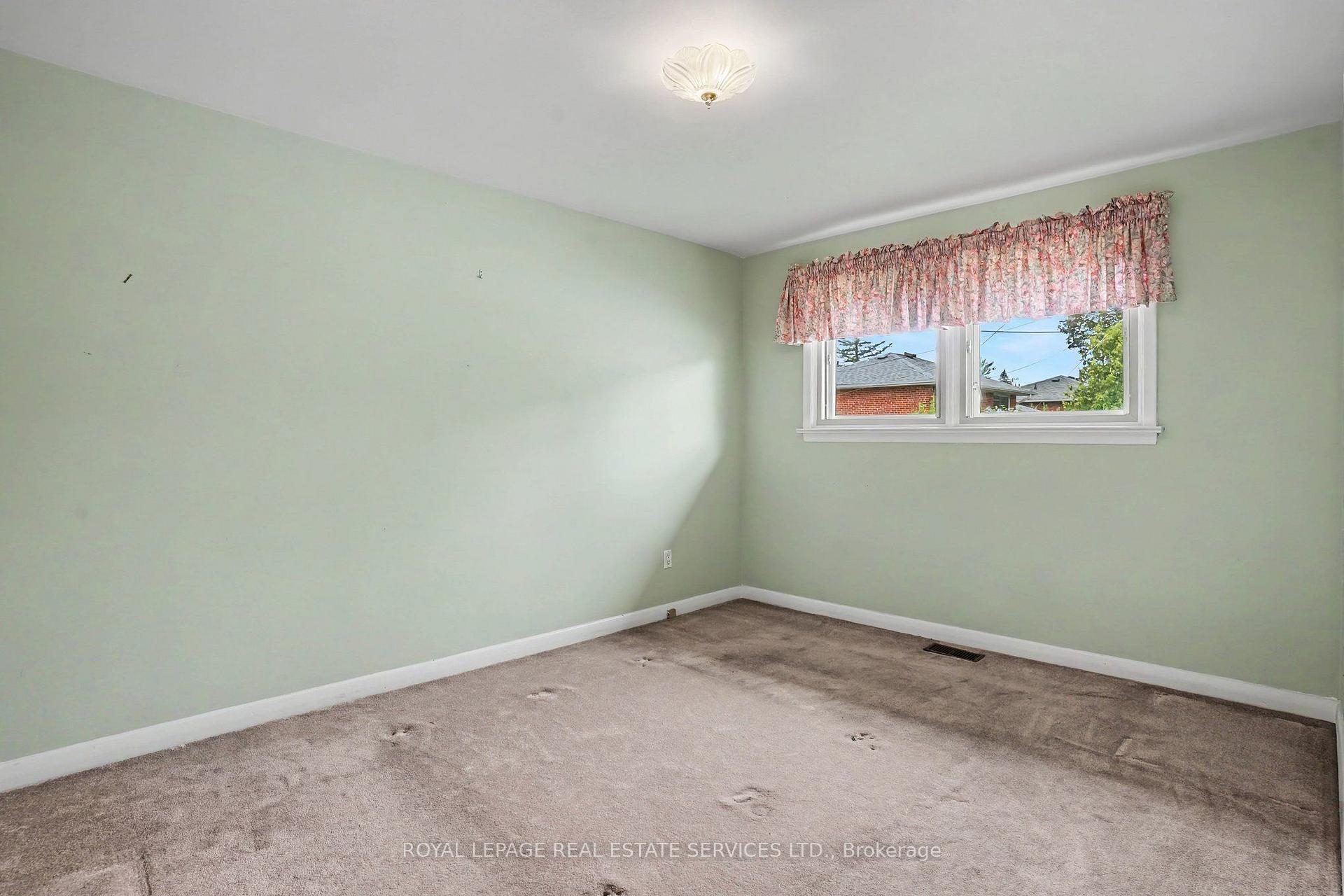 Photo 14 of 110 Celestine Drive, Etobicoke, Willowridge-Martingrove-Richview — HOMEH
