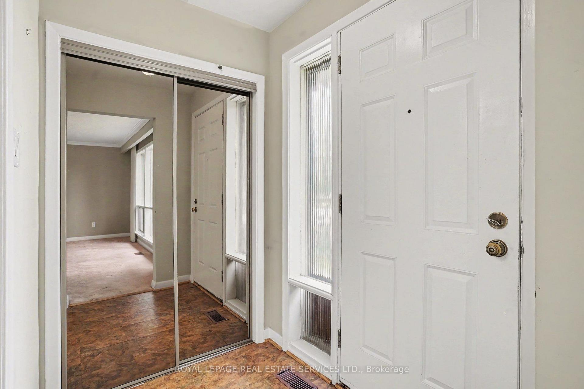 Photo 18 of 110 Celestine Drive, Etobicoke, Willowridge-Martingrove-Richview — HOMEH
