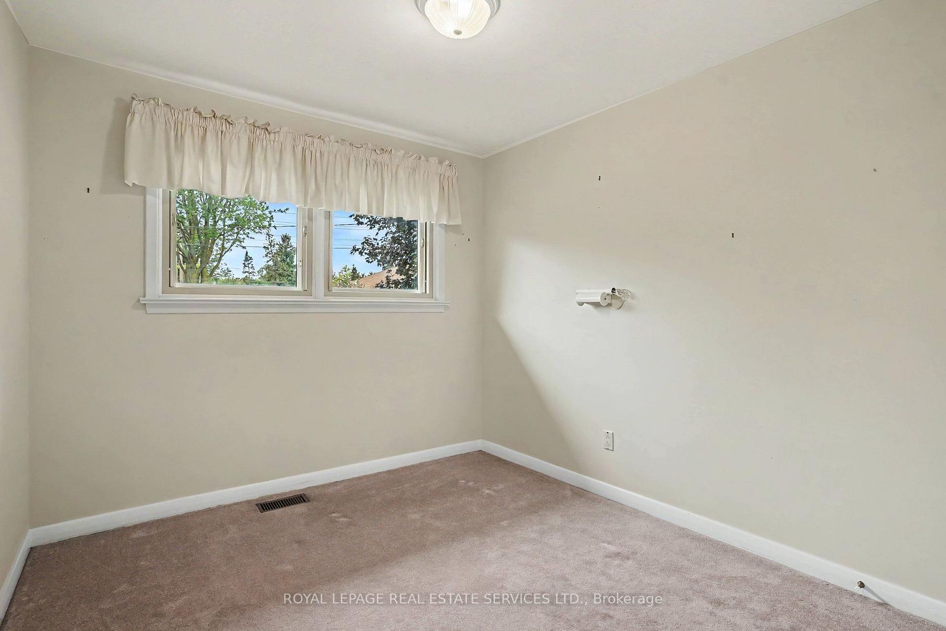 Photo 19 of 110 Celestine Drive, Etobicoke, Willowridge-Martingrove-Richview — HOMEH