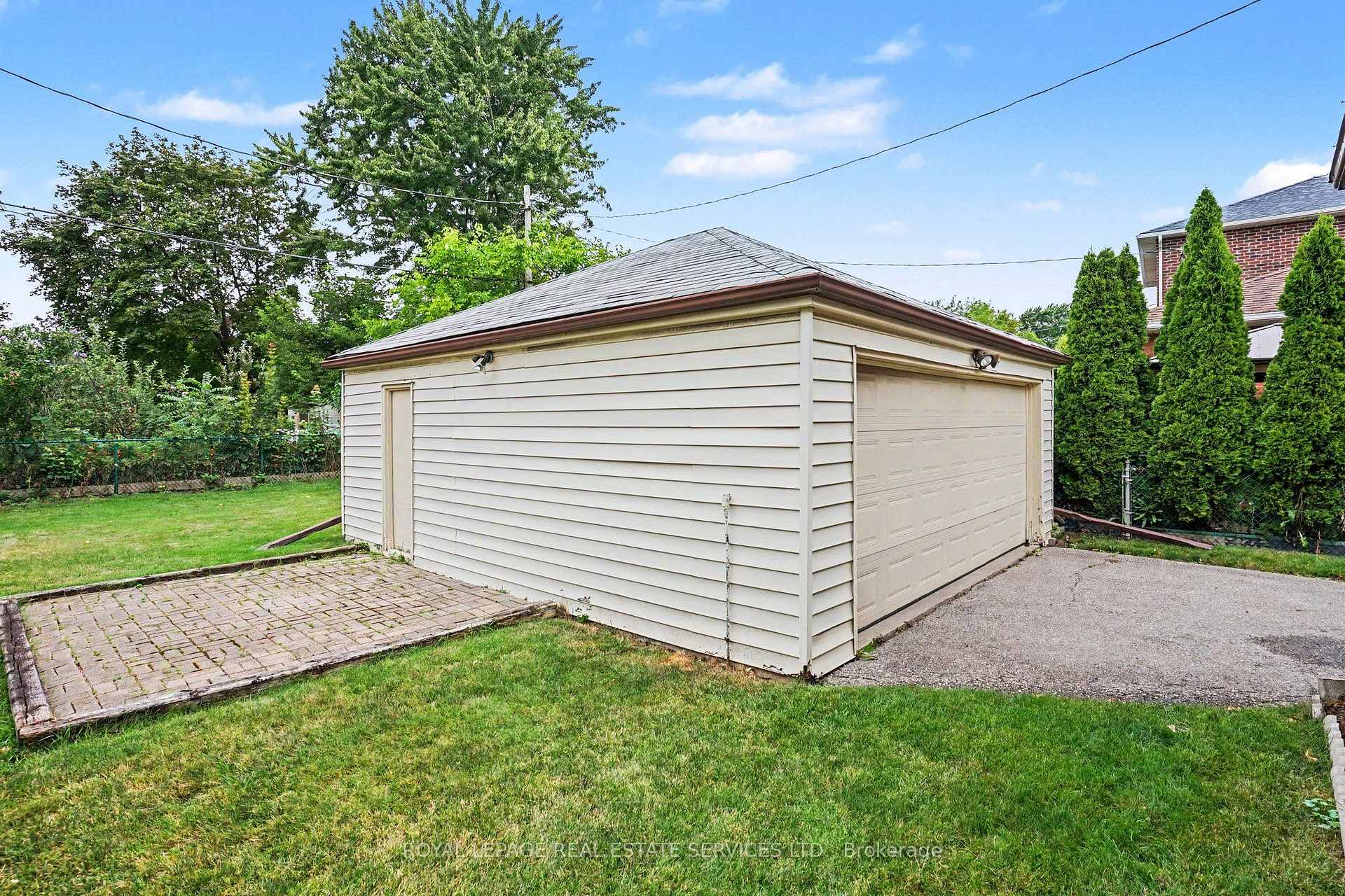 Photo 33 of 110 Celestine Drive, Etobicoke, Willowridge-Martingrove-Richview — HOMEH