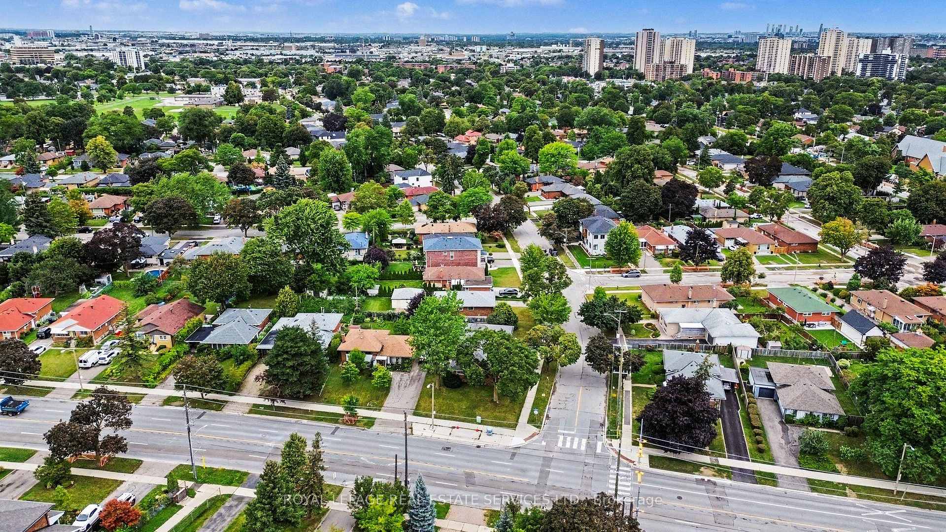 Photo 38 of 110 Celestine Drive, Etobicoke, Willowridge-Martingrove-Richview — HOMEH