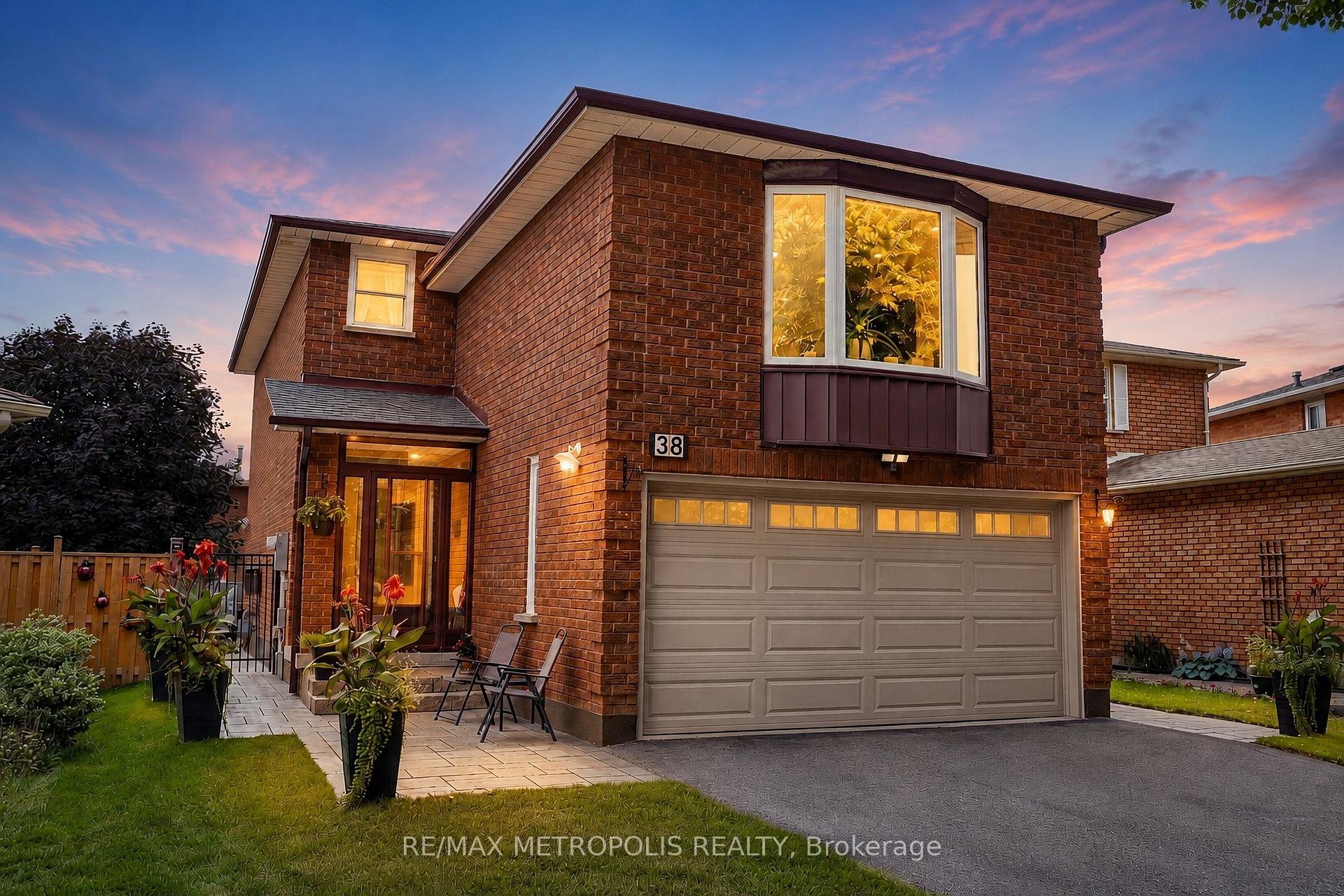 Photo 1 of 38 Langholm Court, Brampton, Heart Lake West — HOMEH