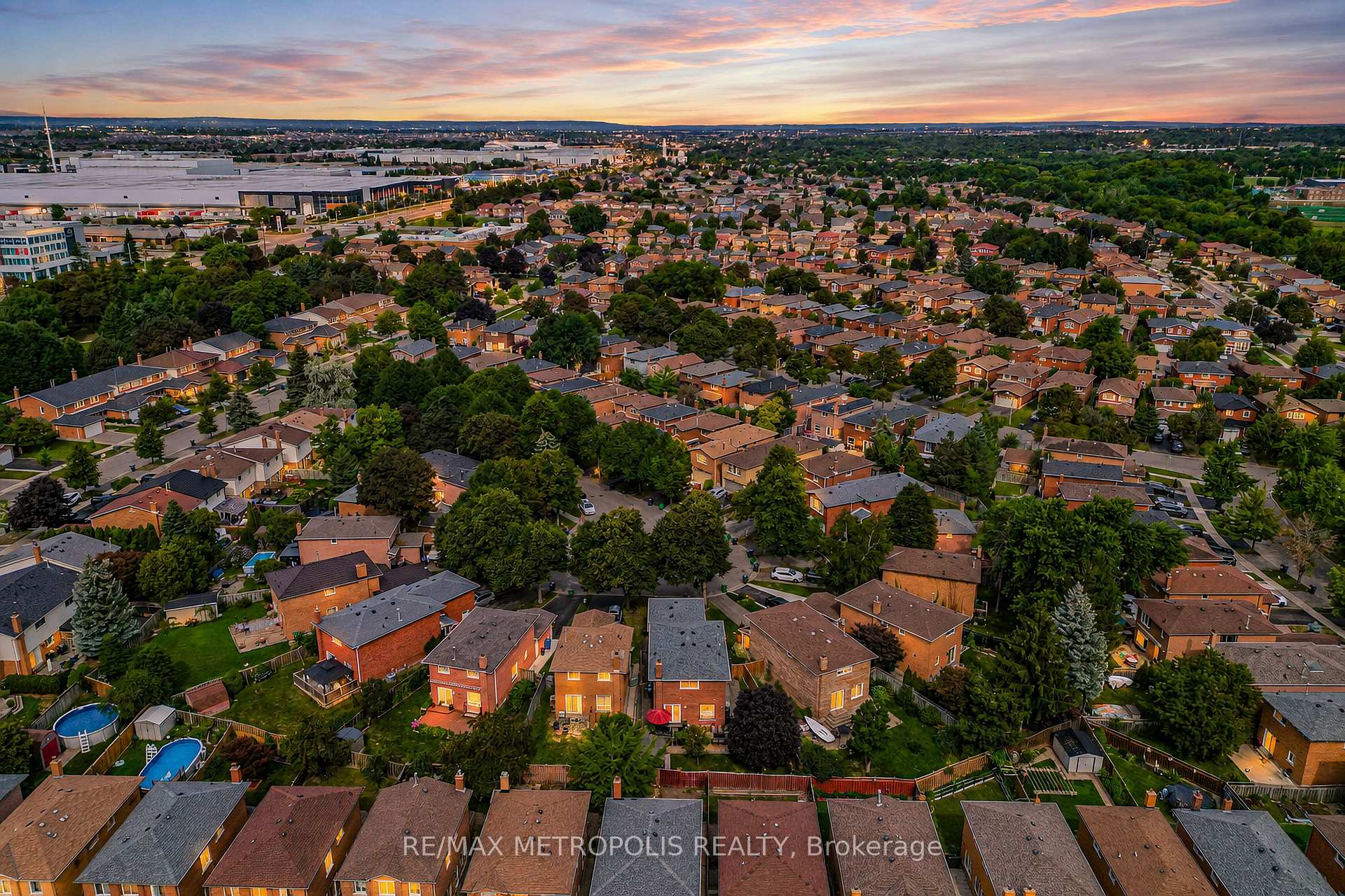 Photo 9 of 38 Langholm Court, Brampton, Heart Lake West — HOMEH