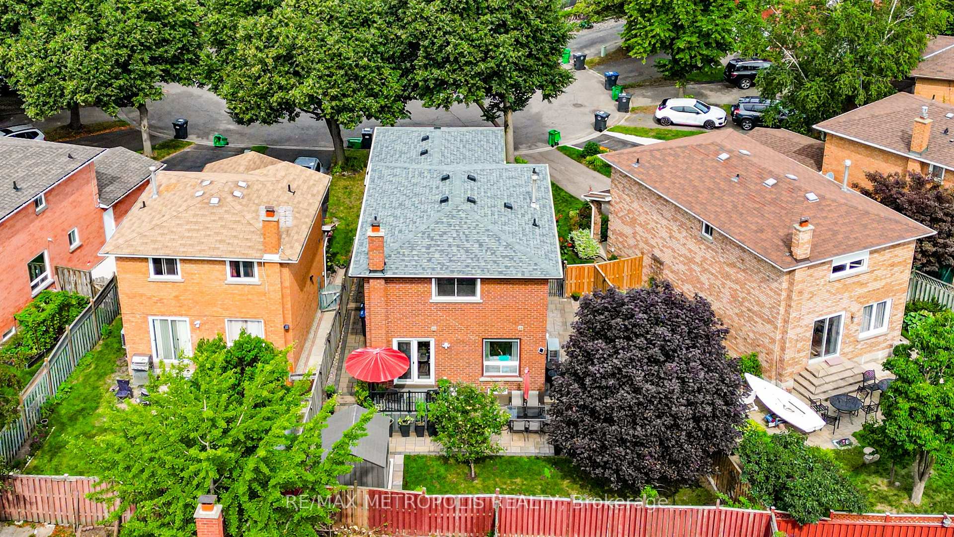 Photo 17 of 38 Langholm Court, Brampton, Heart Lake West — HOMEH