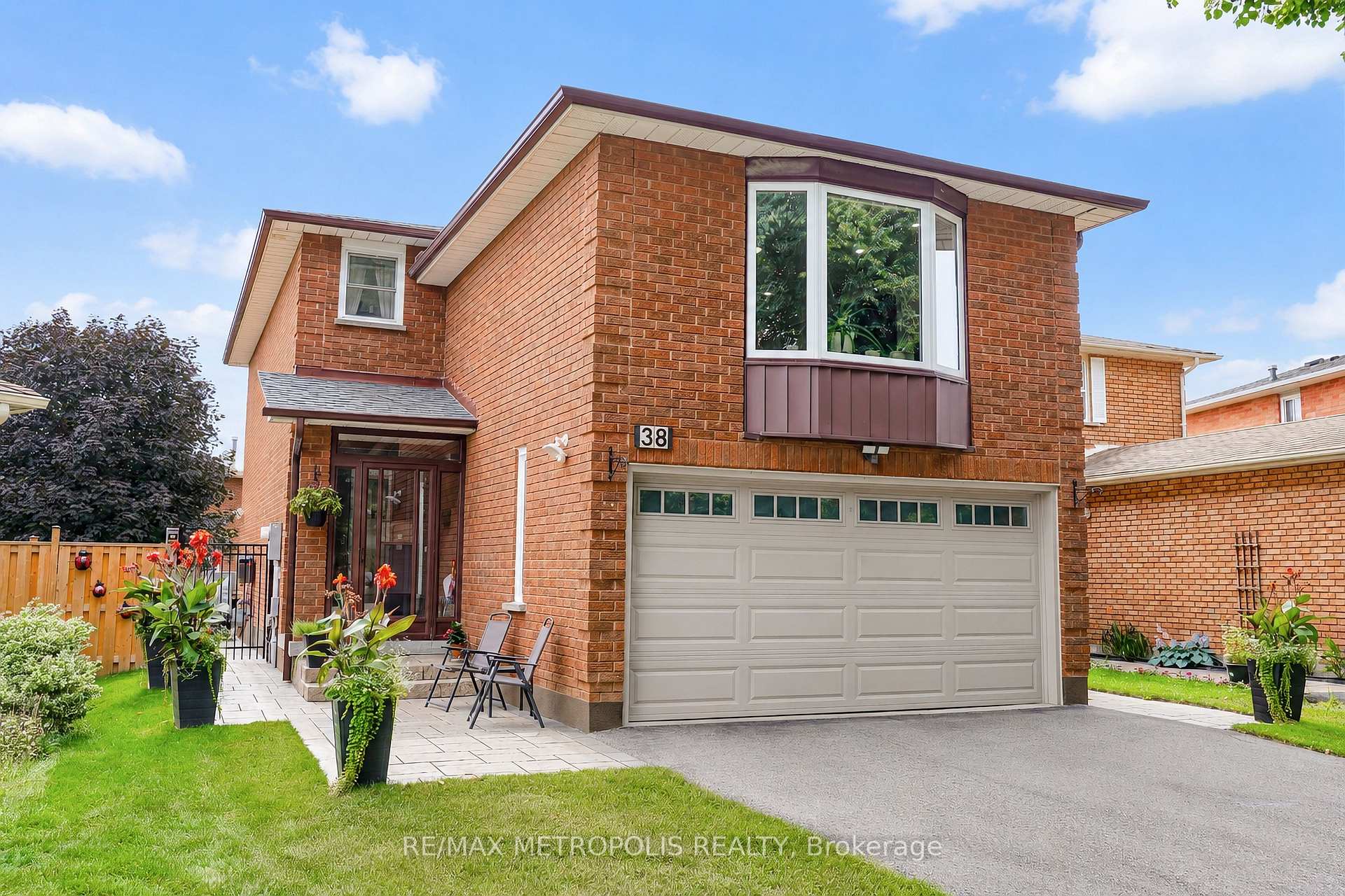 Photo 21 of 38 Langholm Court, Brampton, Heart Lake West — HOMEH