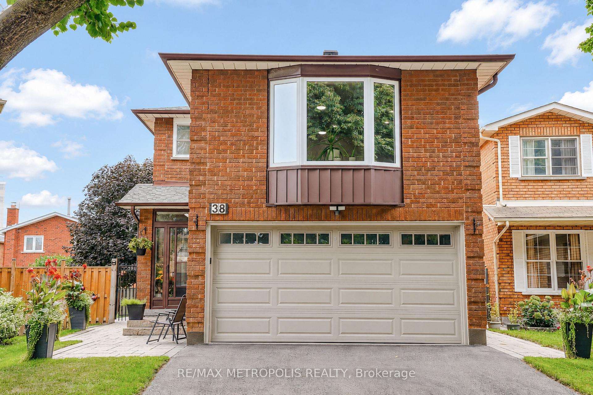 Photo 22 of 38 Langholm Court, Brampton, Heart Lake West — HOMEH