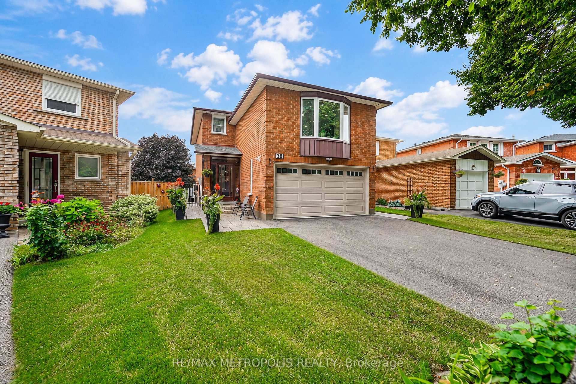 Photo 24 of 38 Langholm Court, Brampton, Heart Lake West — HOMEH