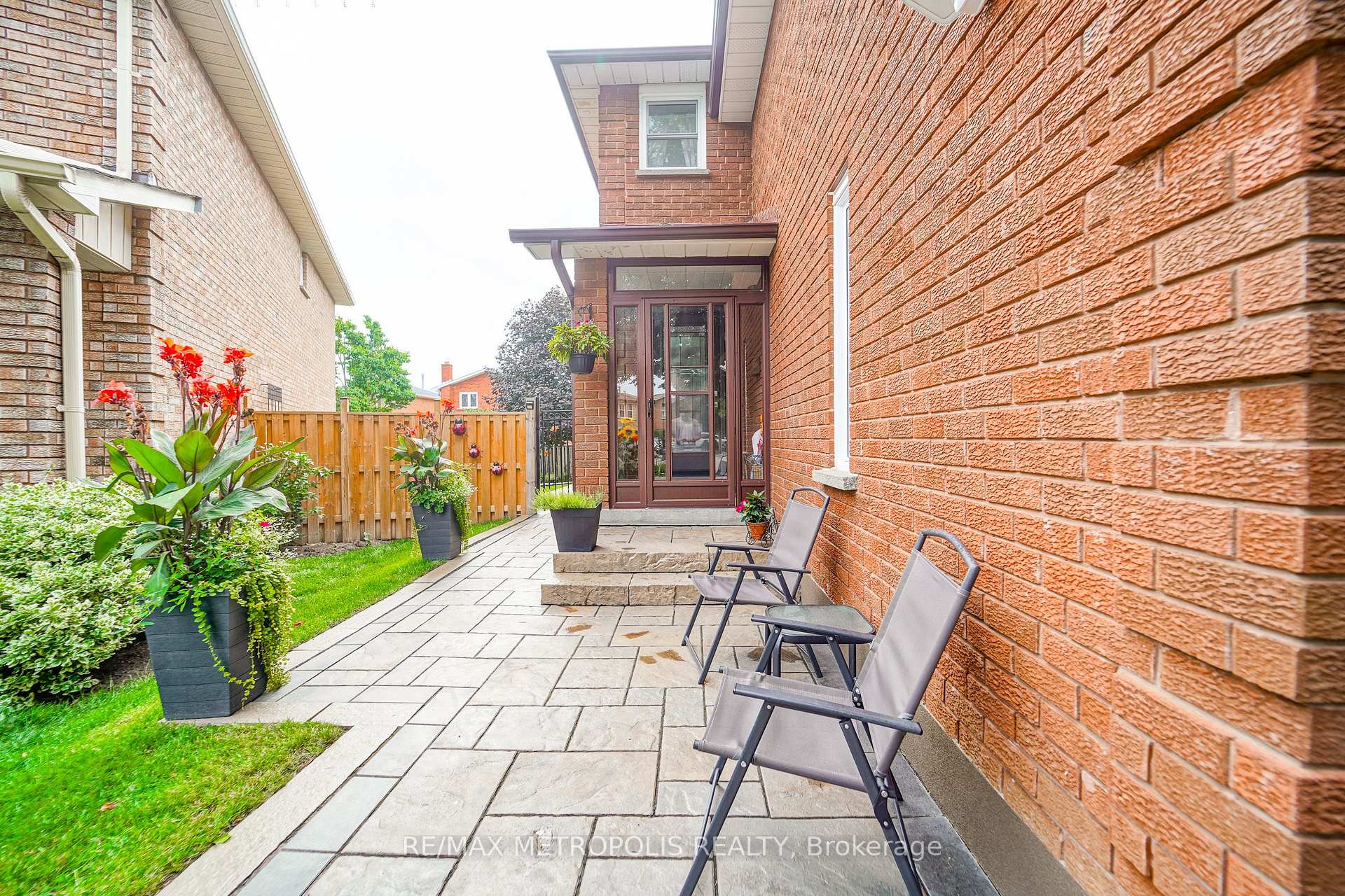 Photo 25 of 38 Langholm Court, Brampton, Heart Lake West — HOMEH