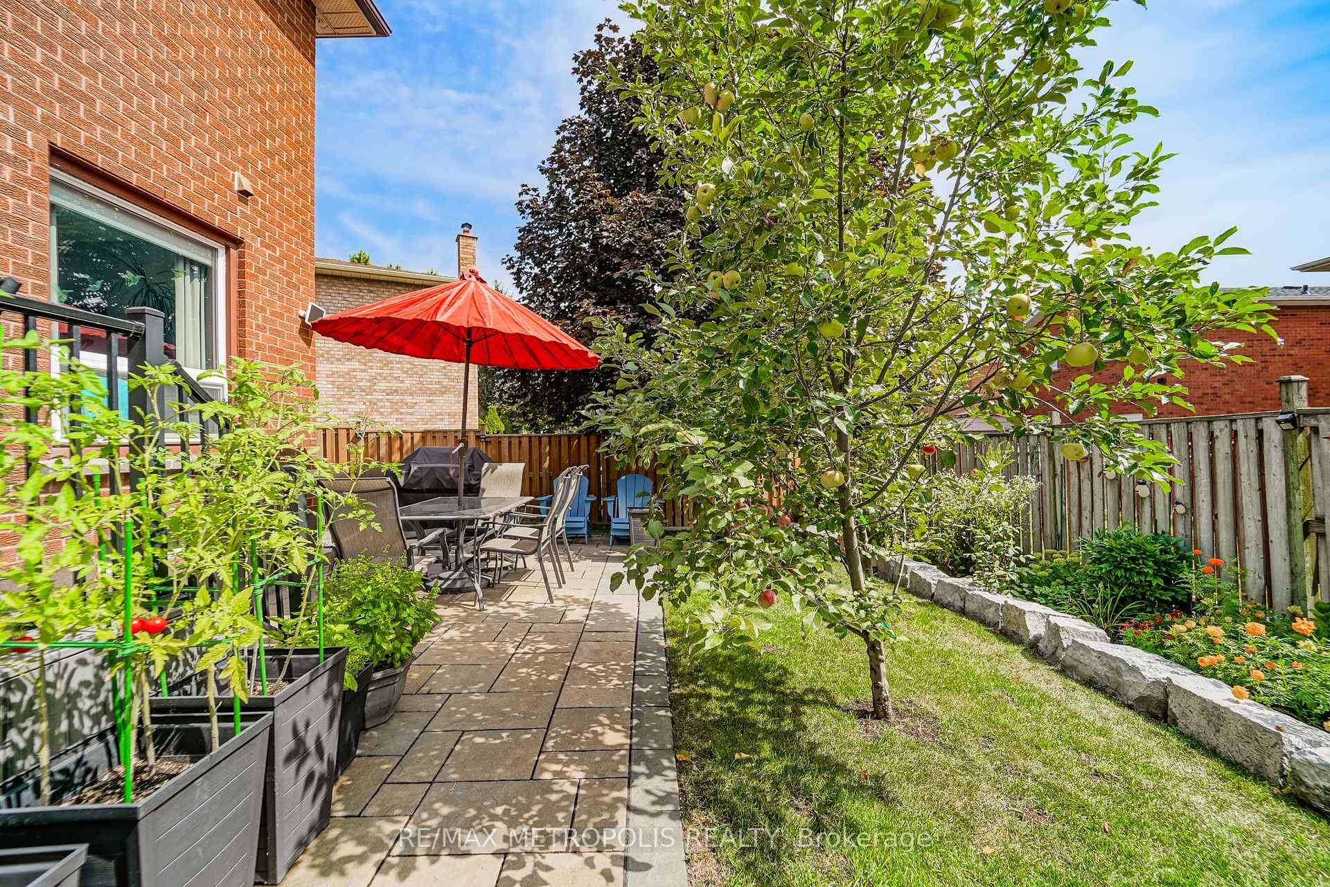 Photo 29 of 38 Langholm Court, Brampton, Heart Lake West — HOMEH