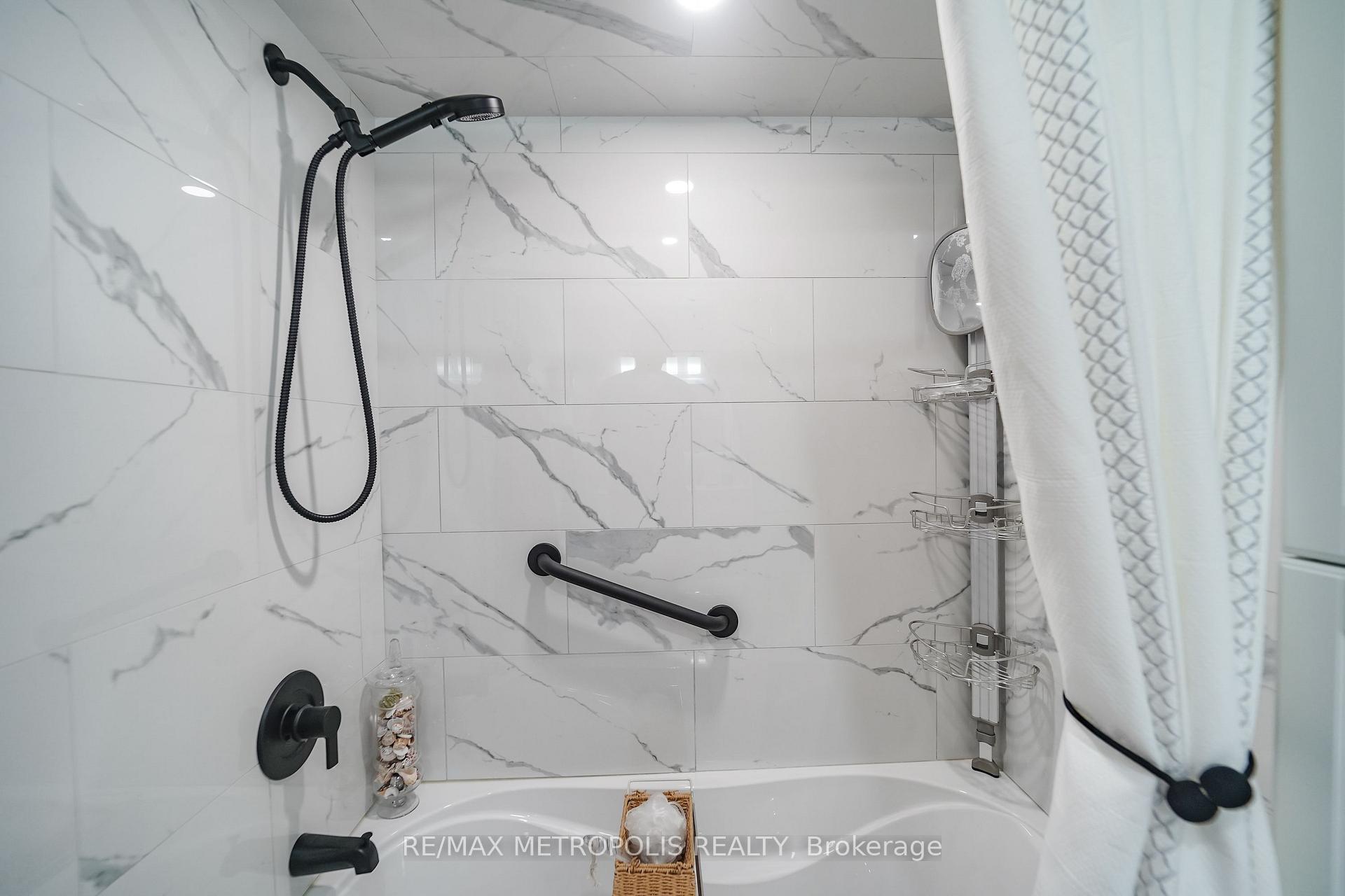 Photo 57 of 38 Langholm Court, Brampton, Heart Lake West — HOMEH