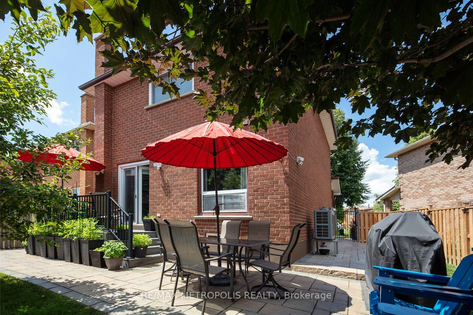 Photo 4 of 38 Langholm Court, Brampton, Heart Lake West — HOMEH