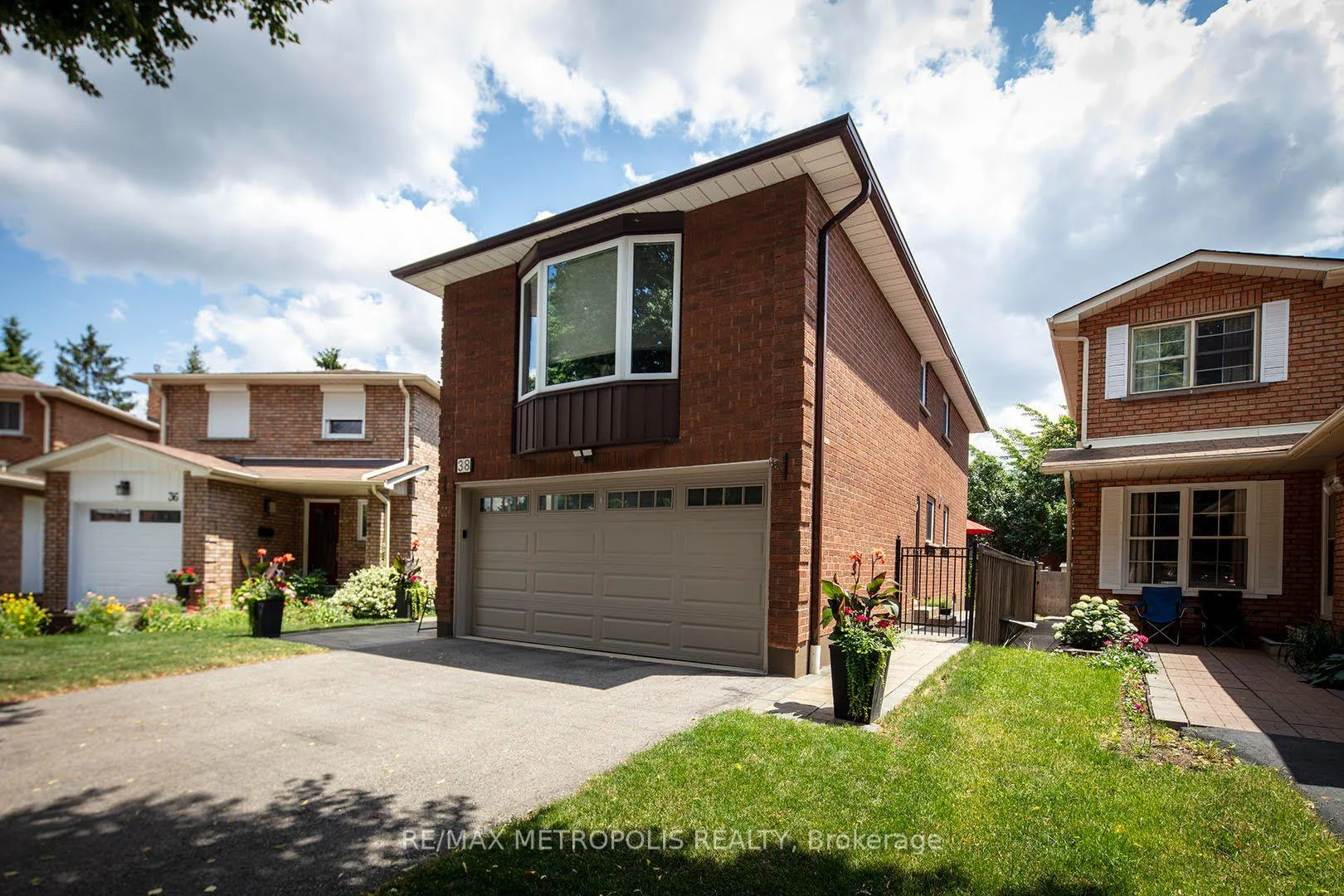Photo 6 of 38 Langholm Court, Brampton, Heart Lake West — HOMEH