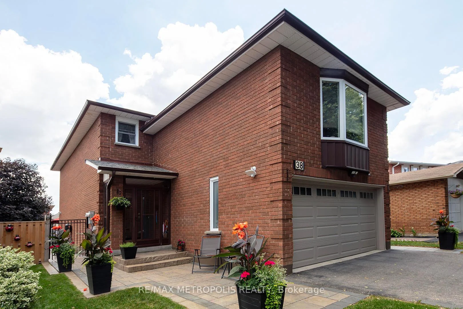 Photo 7 of 38 Langholm Court, Brampton, Heart Lake West — HOMEH