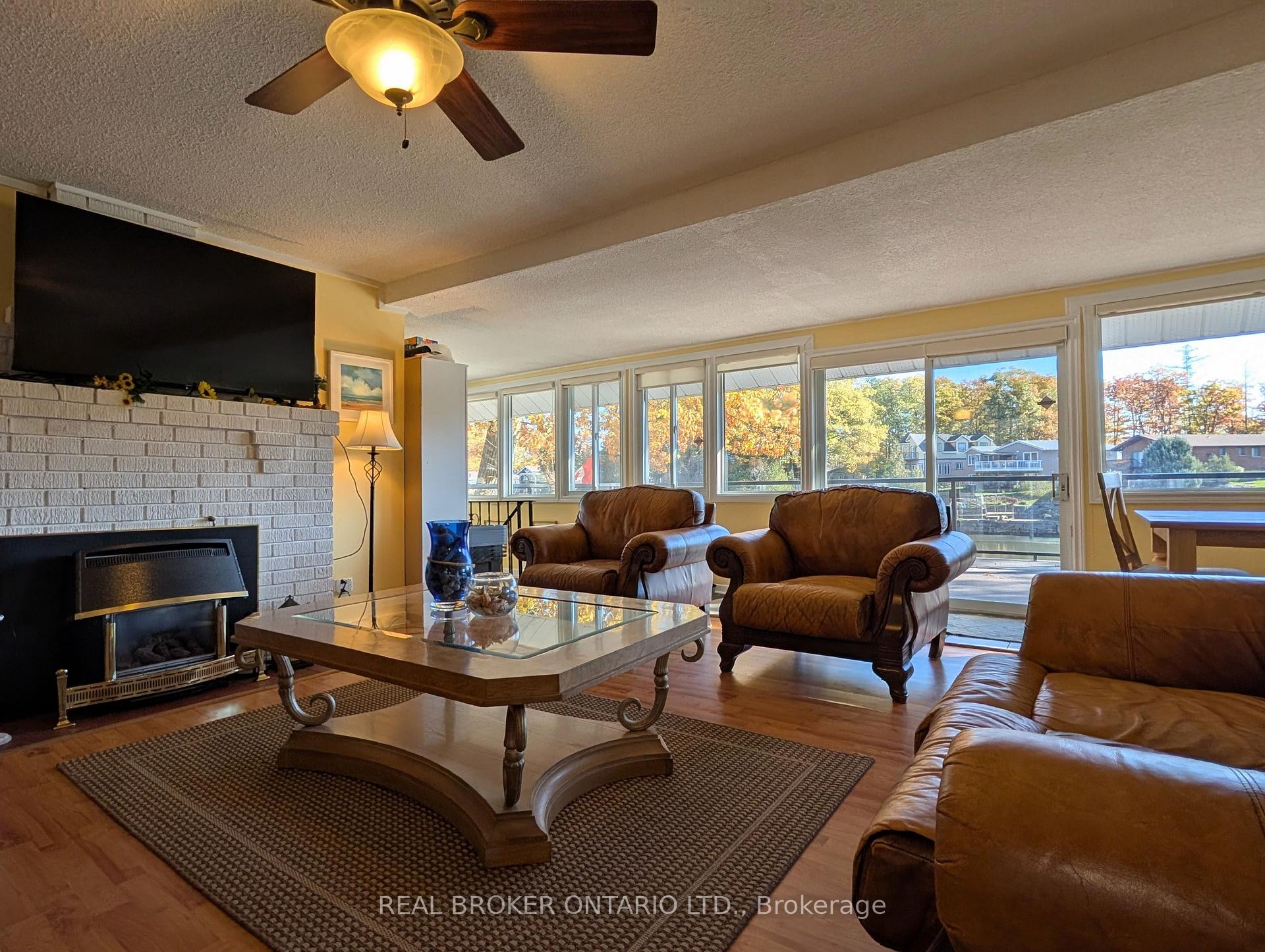 Photo 4 of 1103 Mosley Street, Wasaga Beach — HOMEH