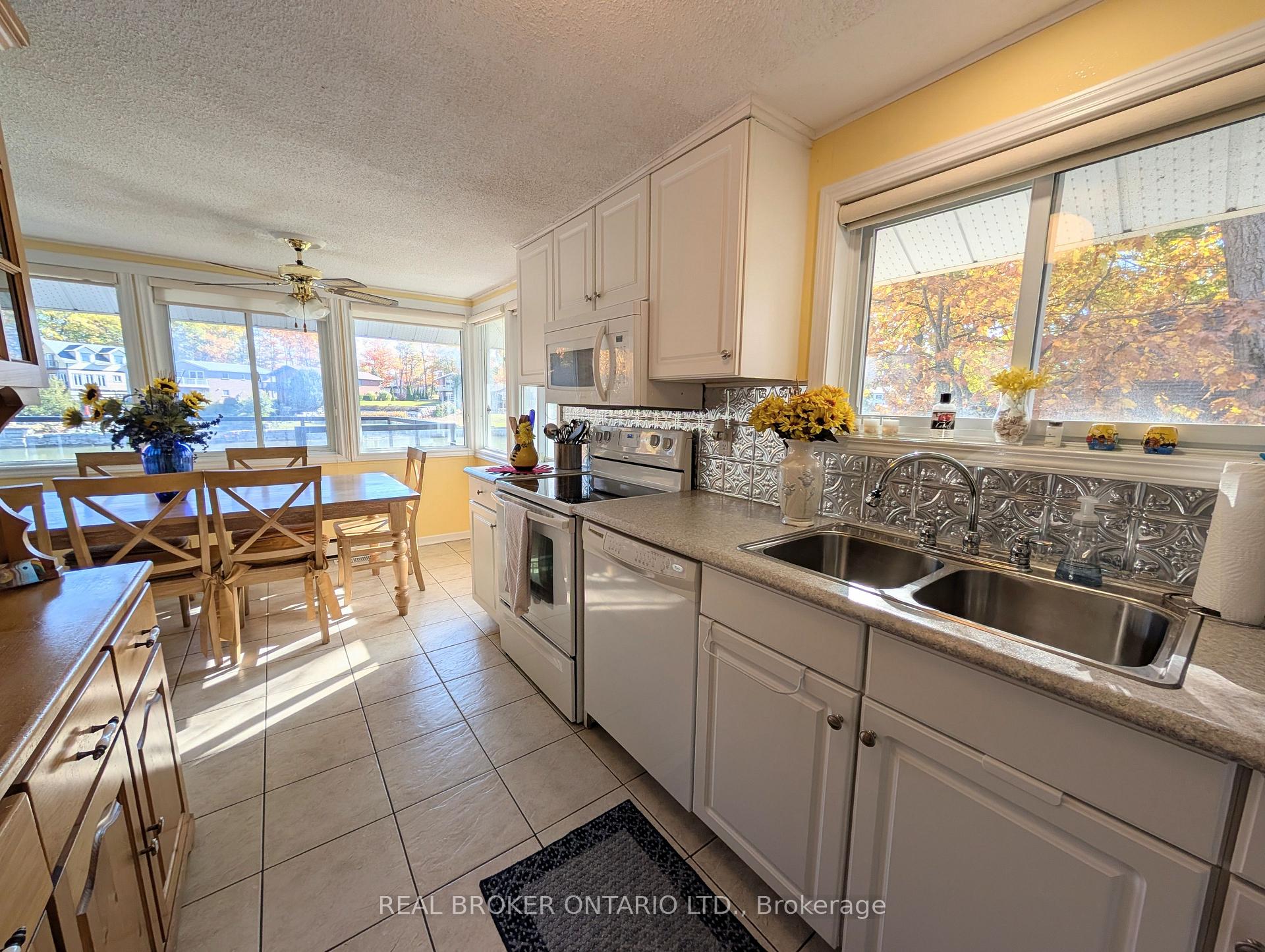 Photo 6 of 1103 Mosley Street, Wasaga Beach — HOMEH