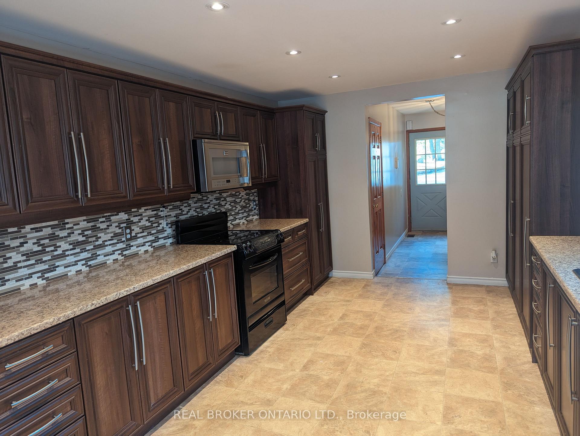 Photo 2 of 1107 Mosley Street, Wasaga Beach — HOMEH