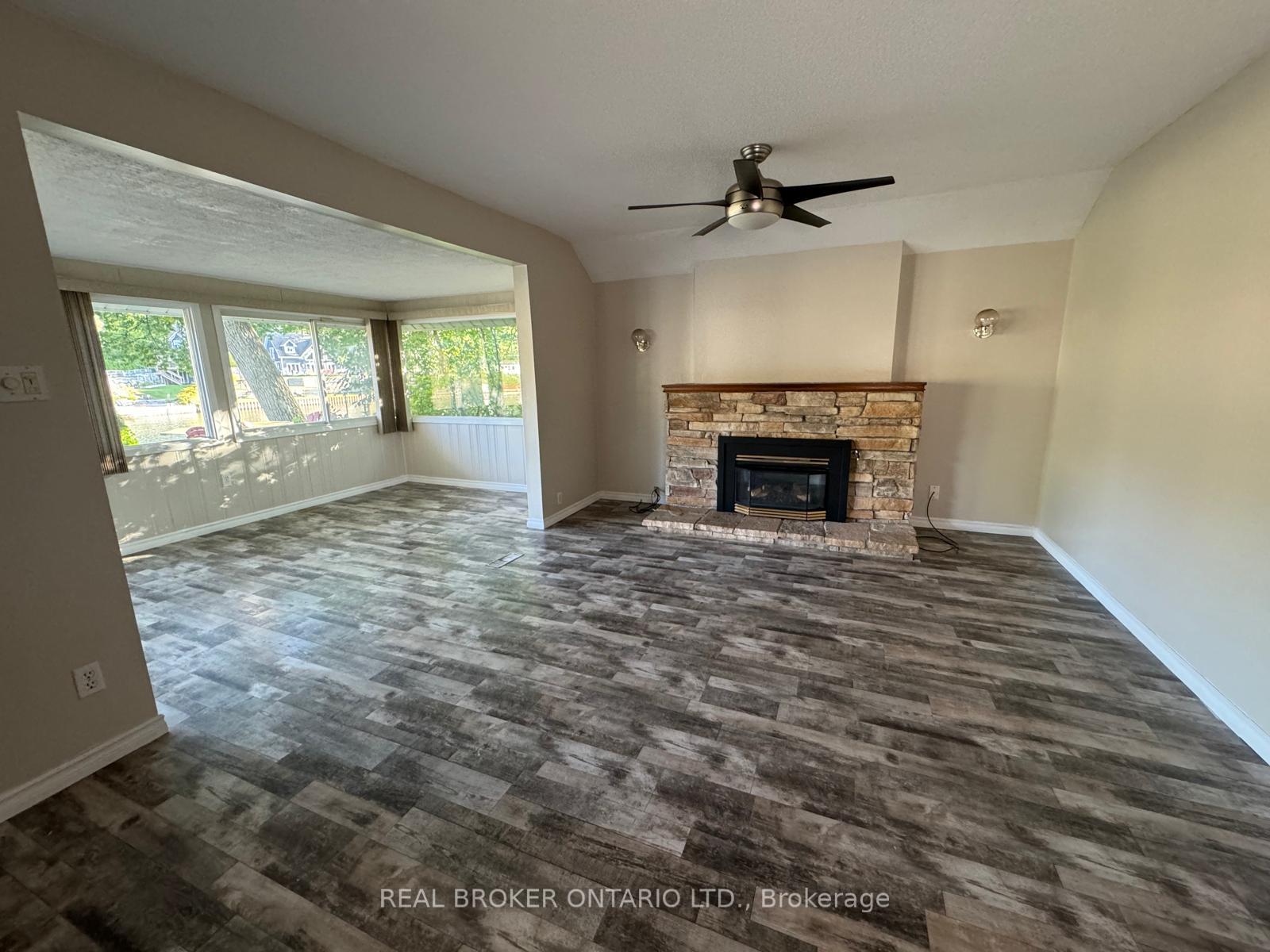Photo 6 of 1107 Mosley Street, Wasaga Beach — HOMEH