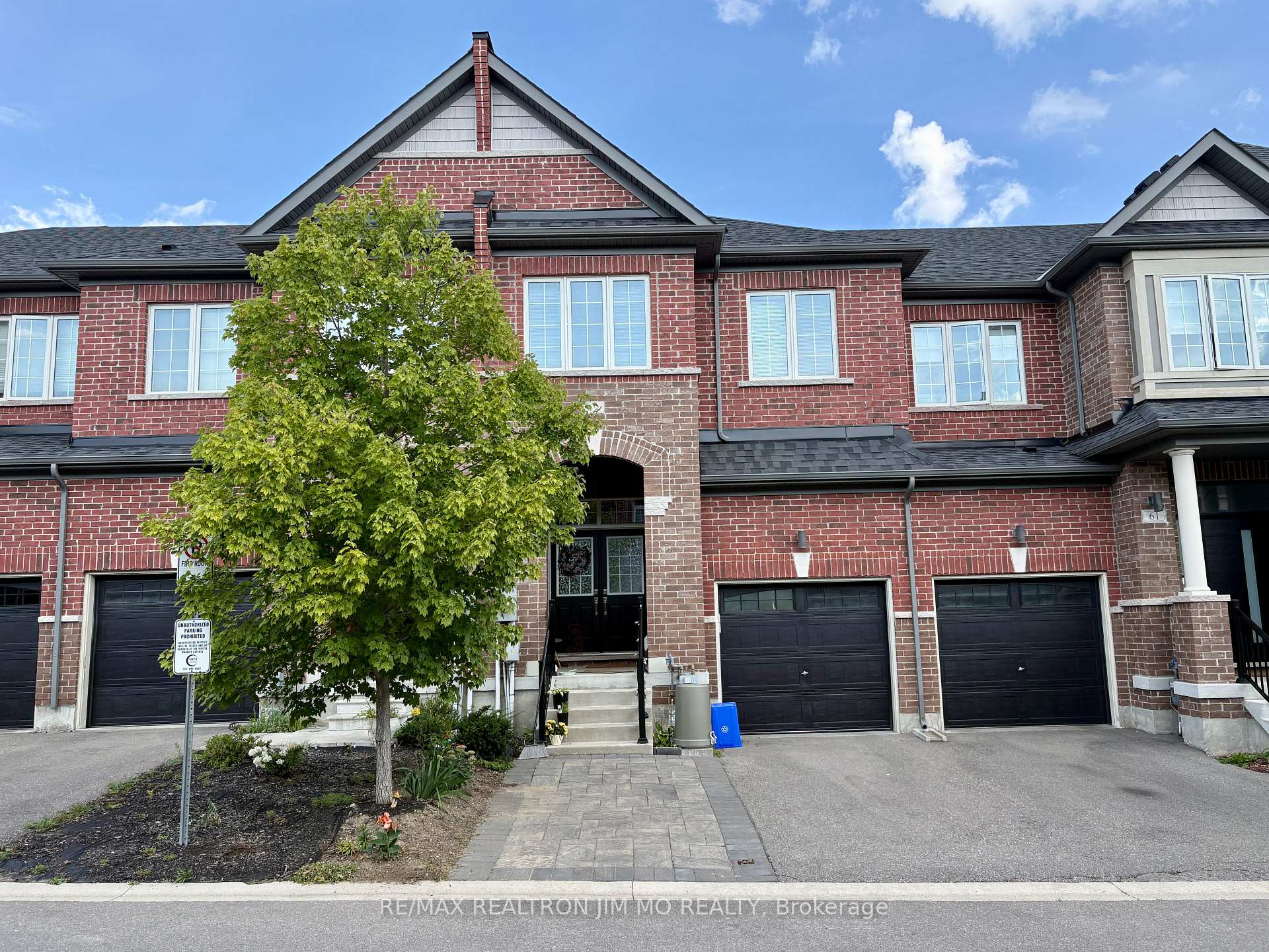 Photo 2 of Unit Basement, 59 Dundonald Trail, Newmarket, Glenway Estates — HOMEH