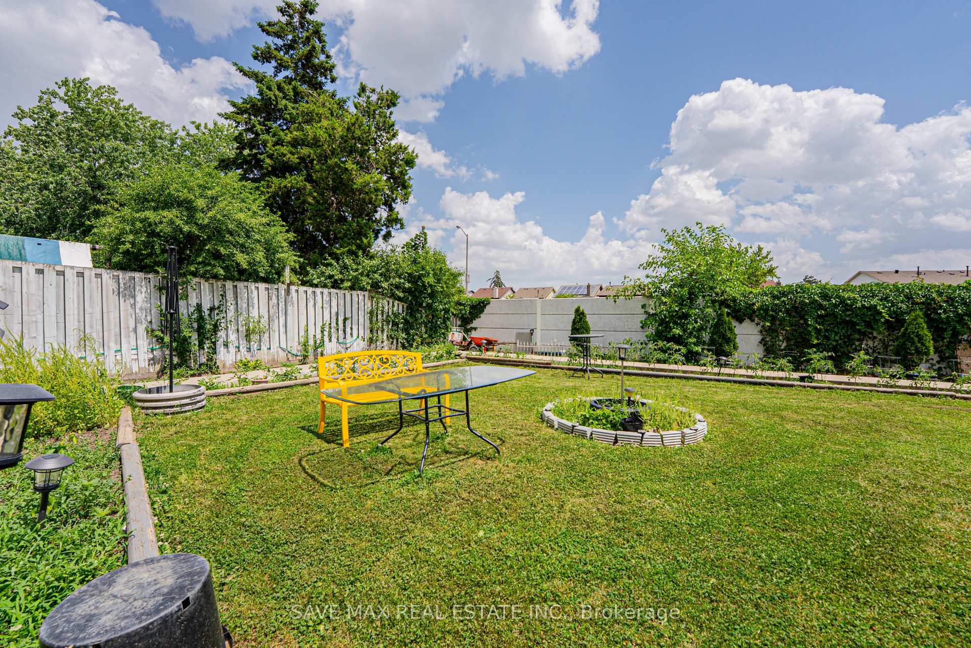 Photo 38 of 22 Foxacre Row, Brampton, Madoc — HOMEH