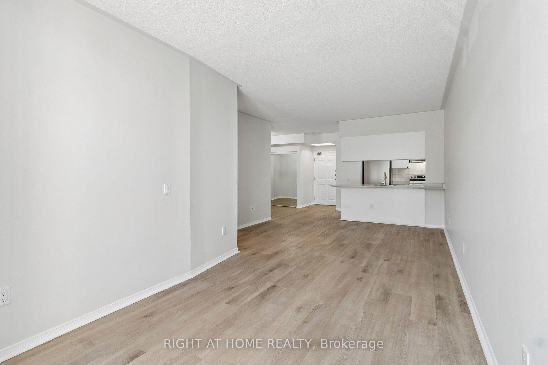 Photo 5 of Unit 106, 7398 Yonge Street, Vaughan, Crestwood-Springfarm-Yorkhill — HOMEH