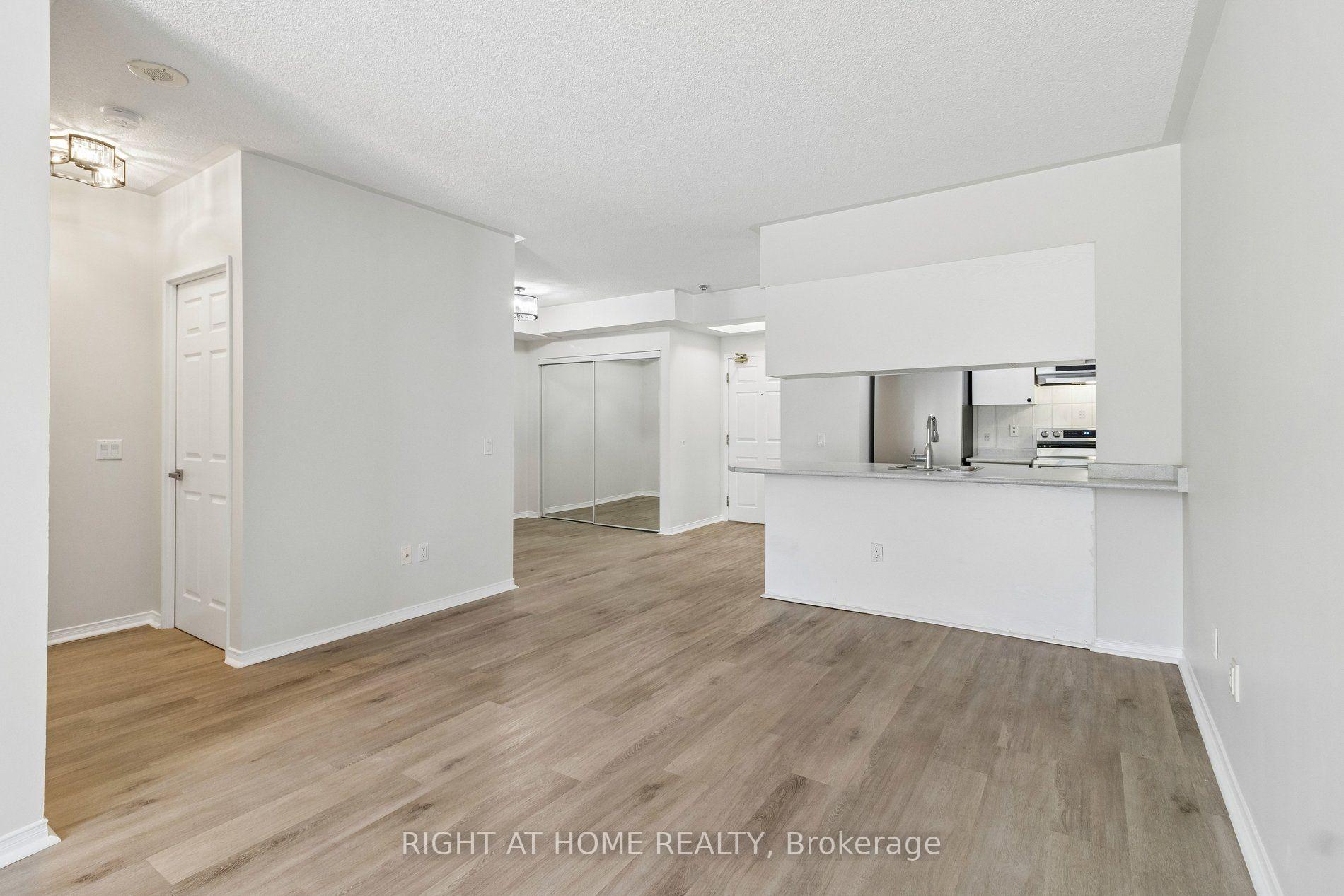 Photo 7 of Unit 106, 7398 Yonge Street, Vaughan, Crestwood-Springfarm-Yorkhill — HOMEH