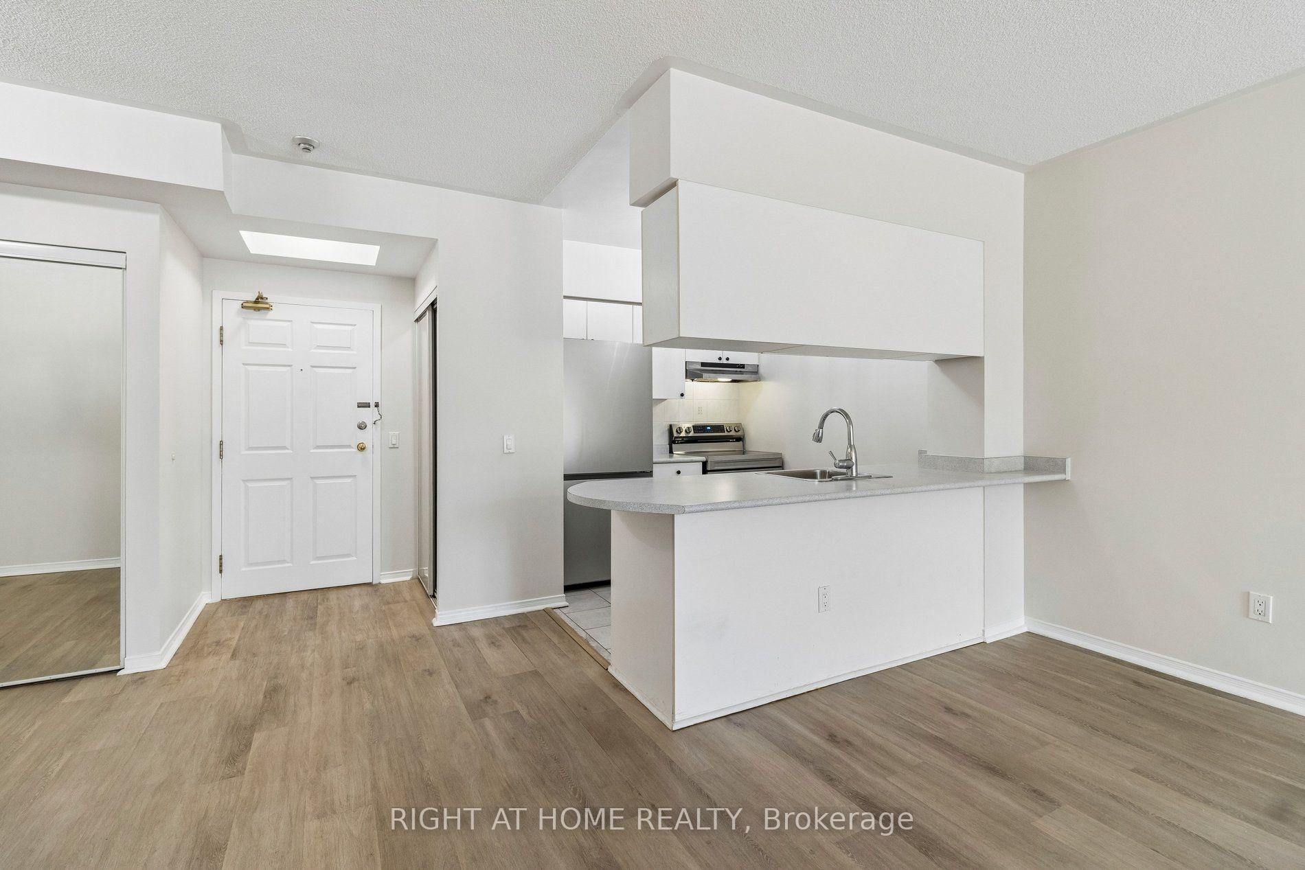 Photo 8 of Unit 106, 7398 Yonge Street, Vaughan, Crestwood-Springfarm-Yorkhill — HOMEH