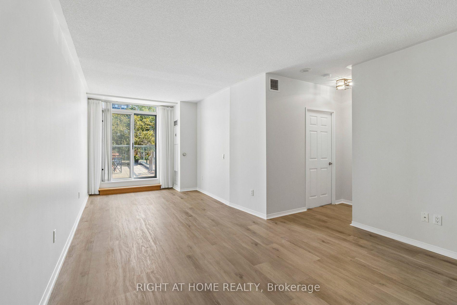 Photo 9 of Unit 106, 7398 Yonge Street, Vaughan, Crestwood-Springfarm-Yorkhill — HOMEH